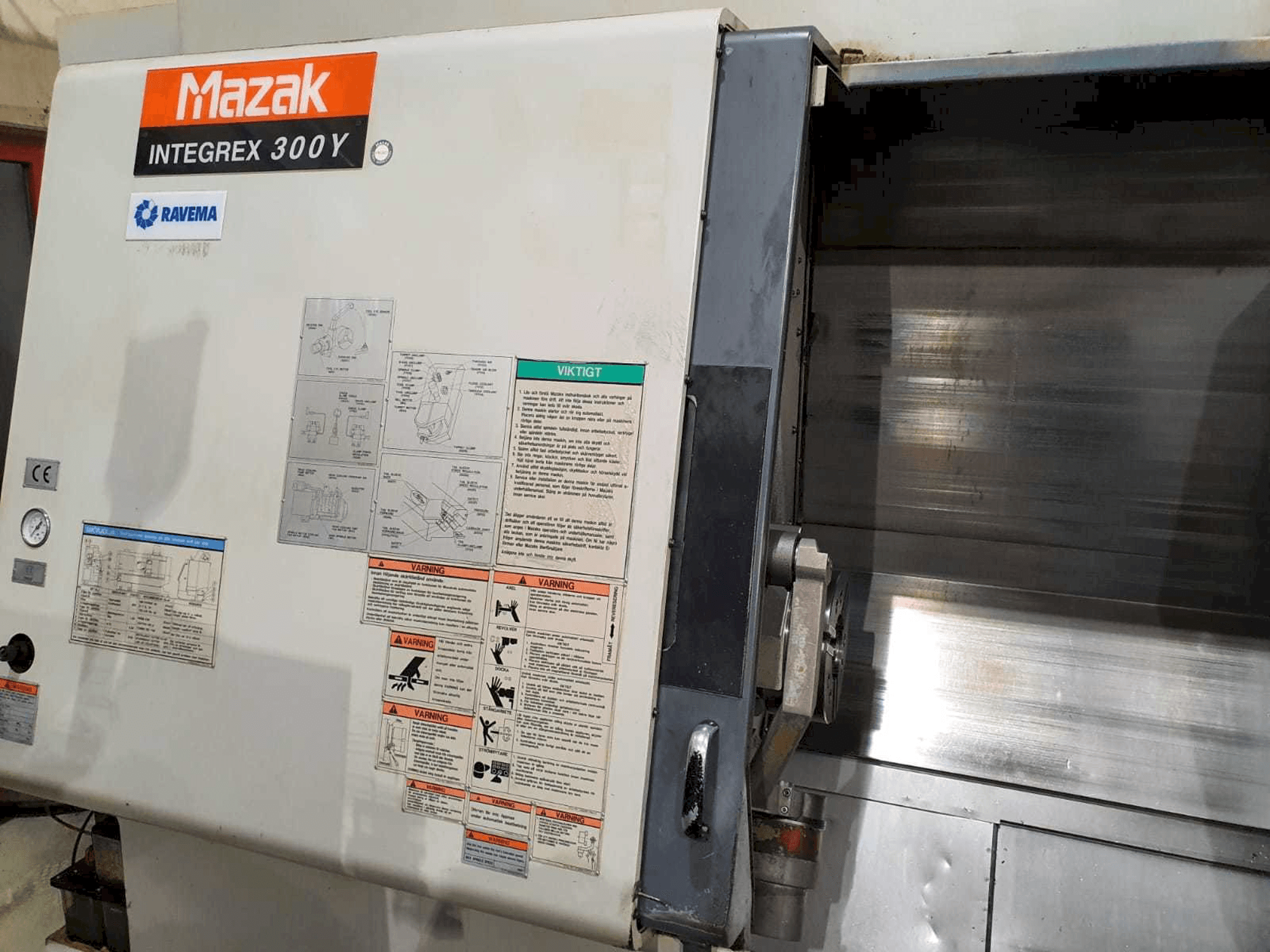 Koneen Mazak Integrex 300Y etunäkymä
