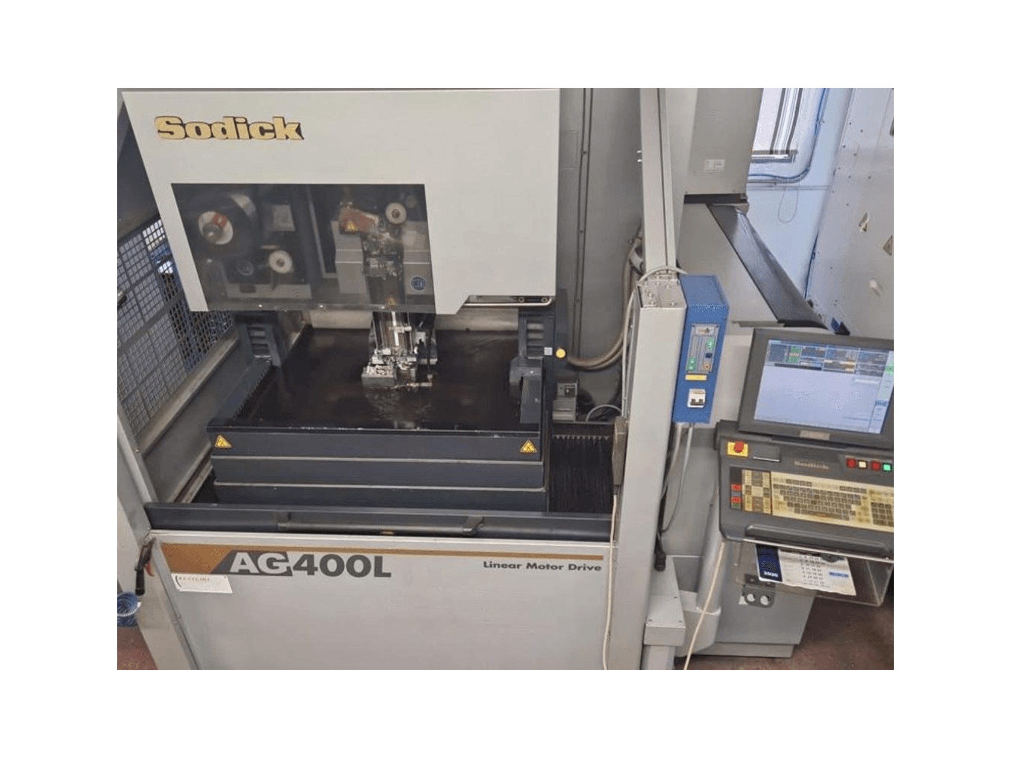Koneen Sodick AG400L etunäkymä