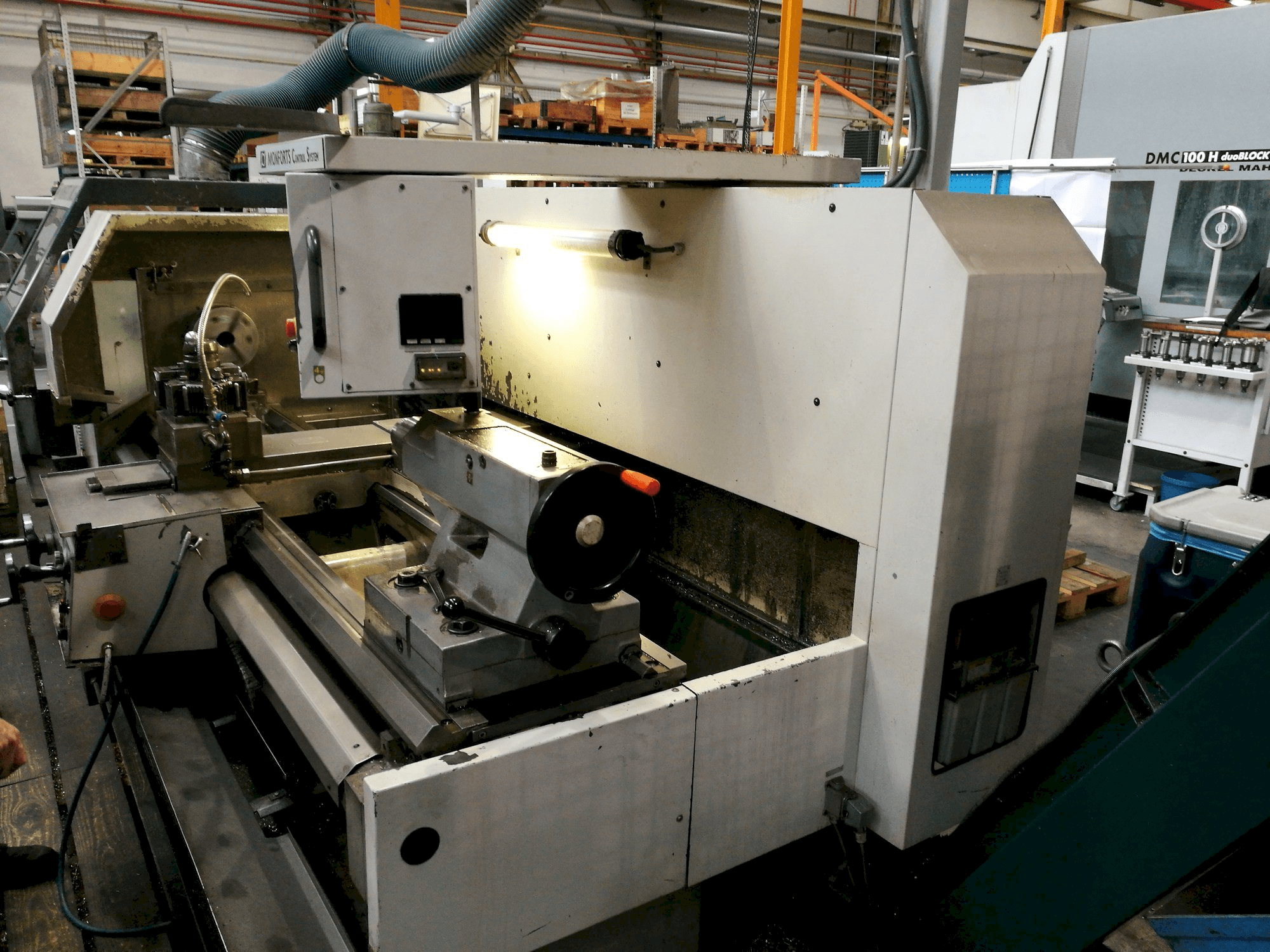 Koneen Monforts KNC 6 etunäkymä