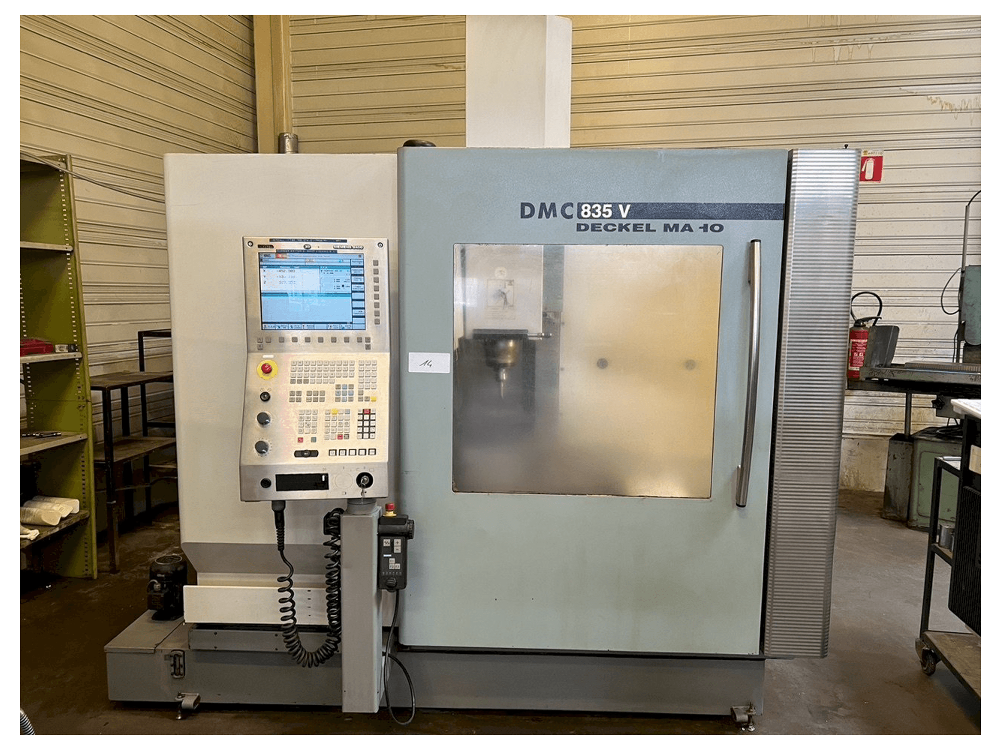 Koneen DMG DMC 835 etunäkymä