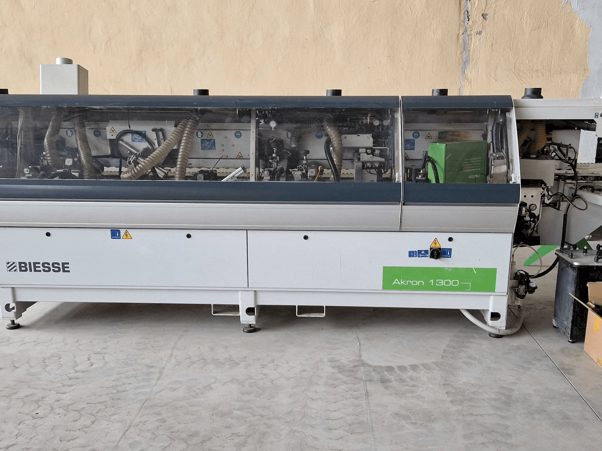 Koneen BIESSE AKRON 1330A etunäkymä