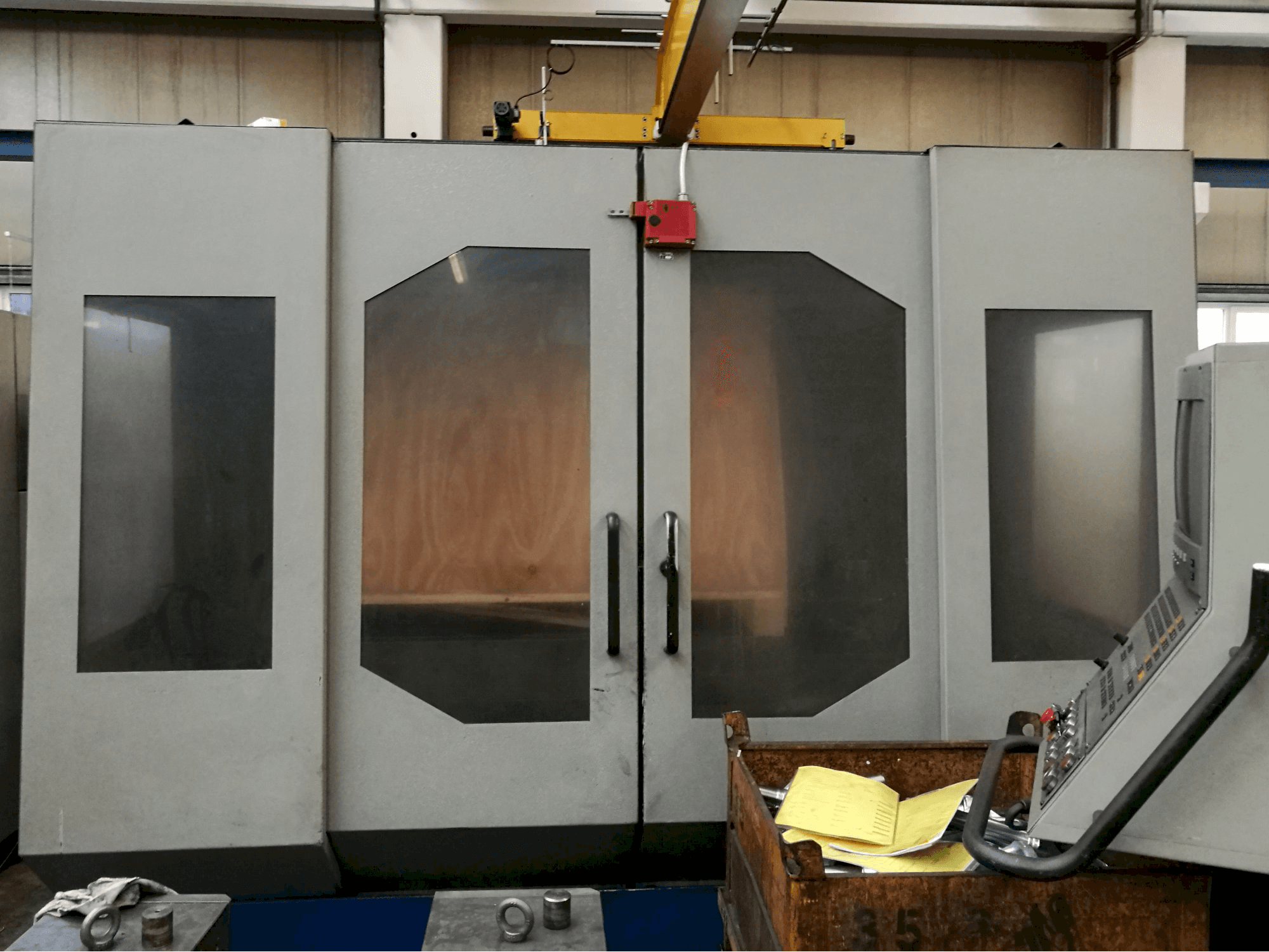 Koneen Strojtos etunäkymä FGS 50 CNC