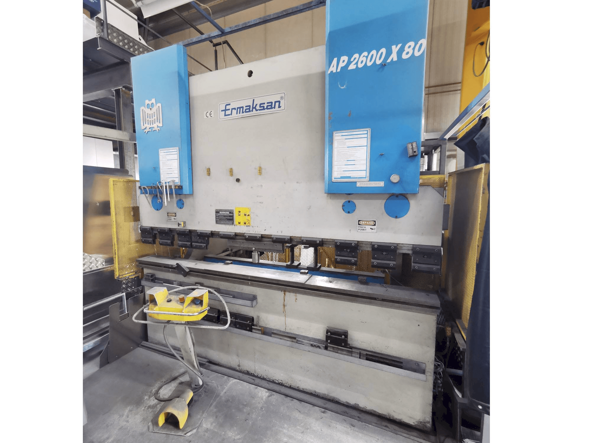 Koneen ERMAKSAN AP 2600 - 80 etunäkymä