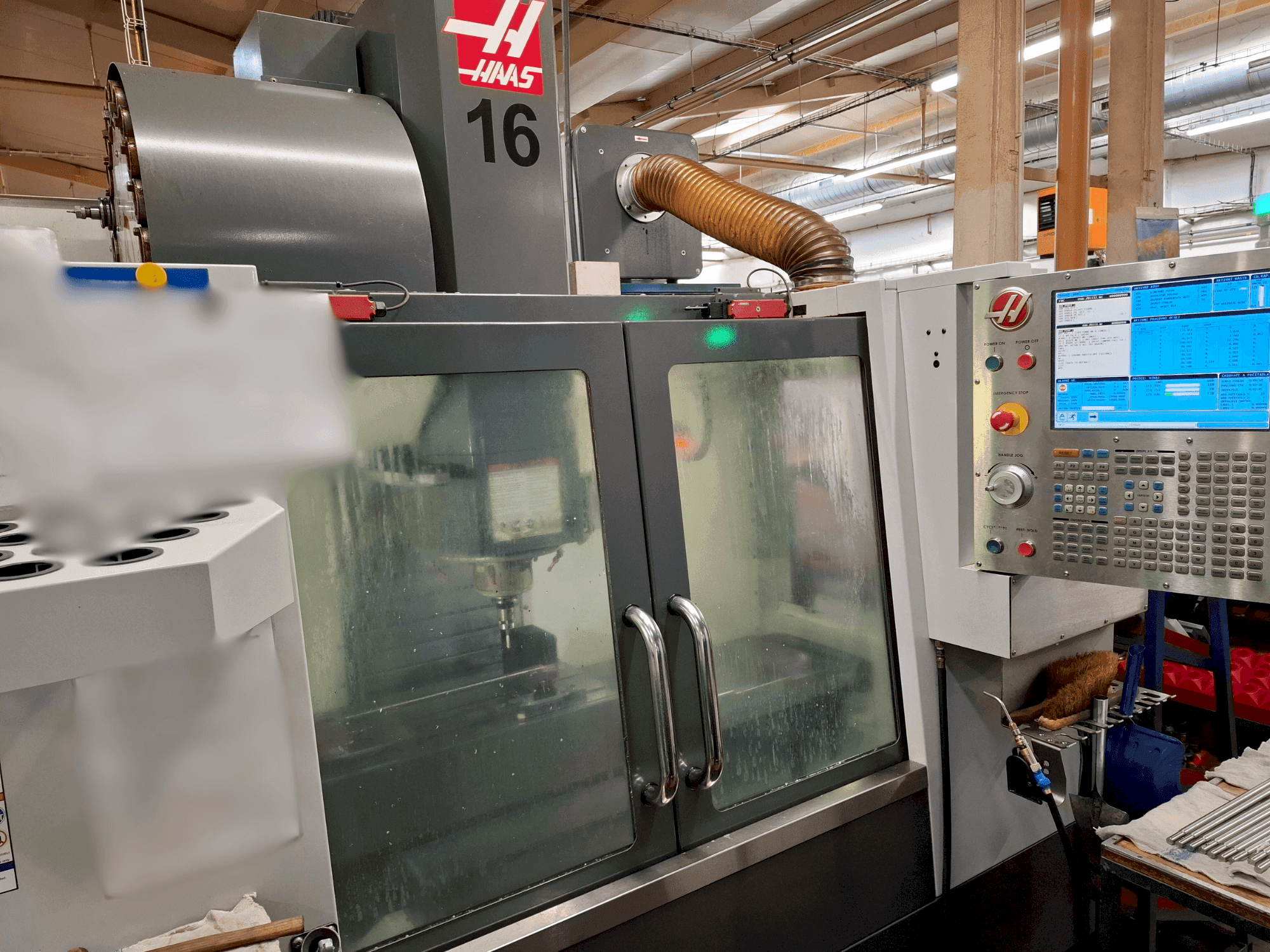 Koneen HAAS VF-2SS etunäkymä