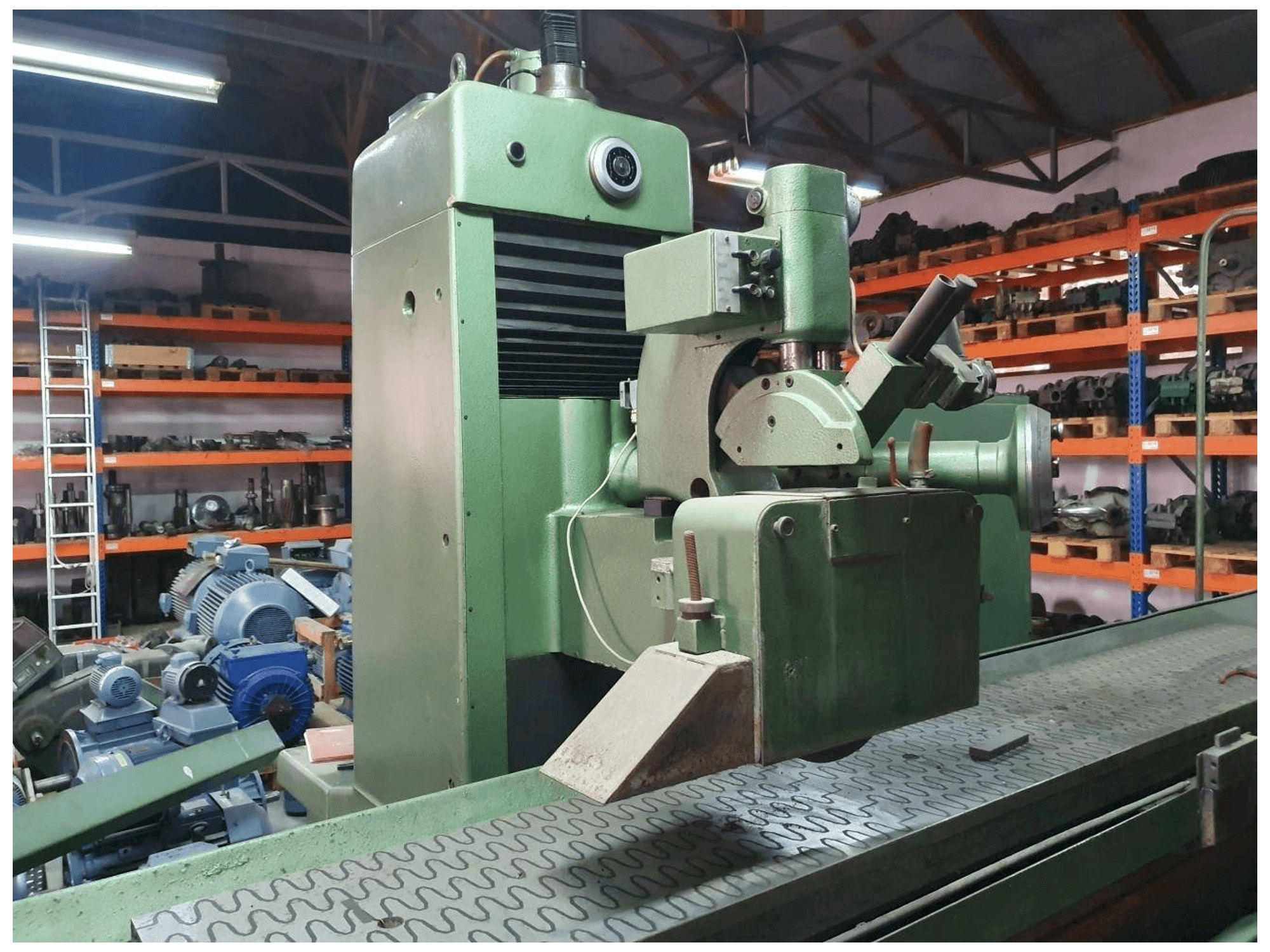 Koneen ELB SCHLIFF SWBD-30 VA II etunäkymä