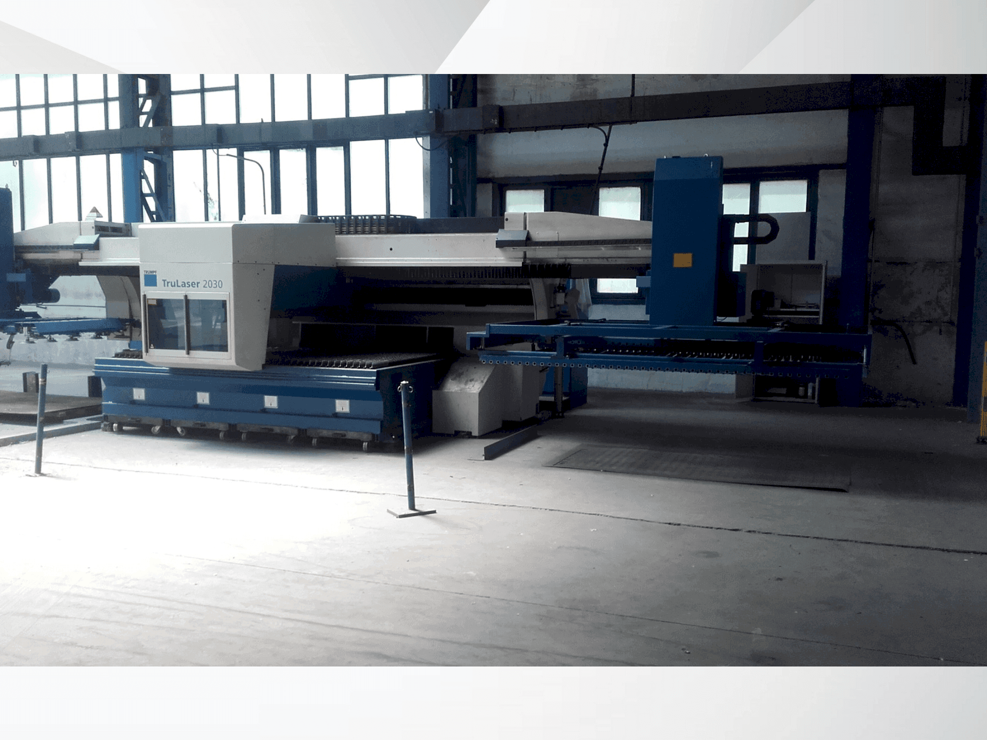 Koneen TRUMPF TruLaser 2030 etunäkymä