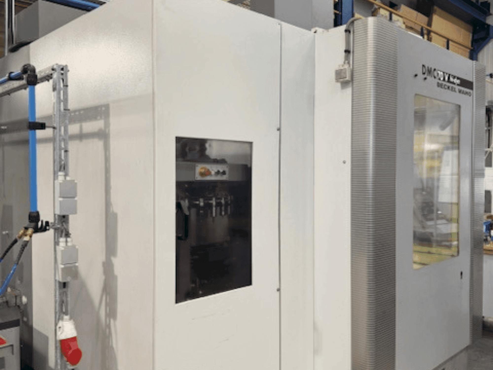 Koneen DECKEL MAHO DMC 70V Hi-Dyn etunäkymä