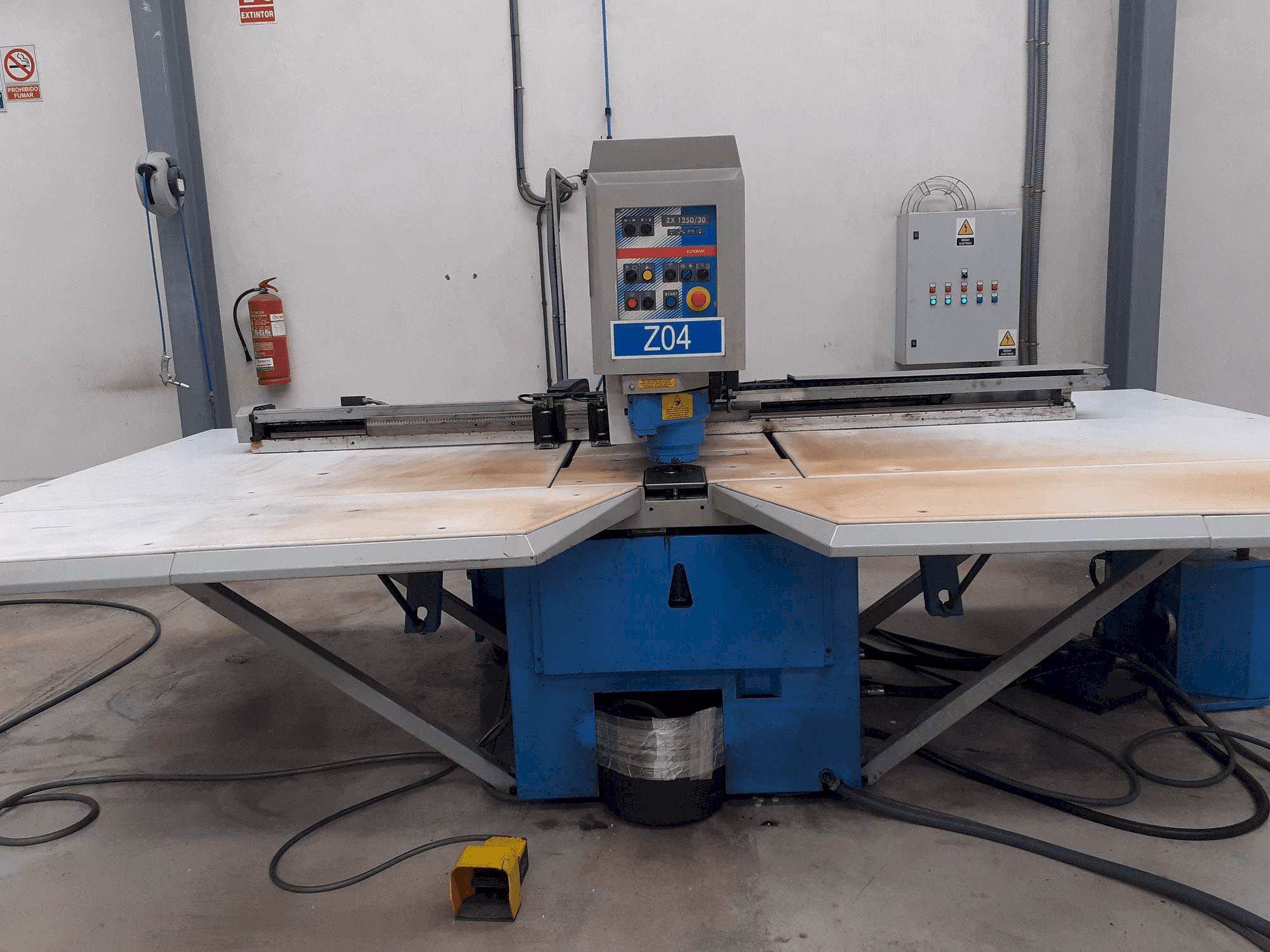 Koneen Euromac ZX125-30 etunäkymä