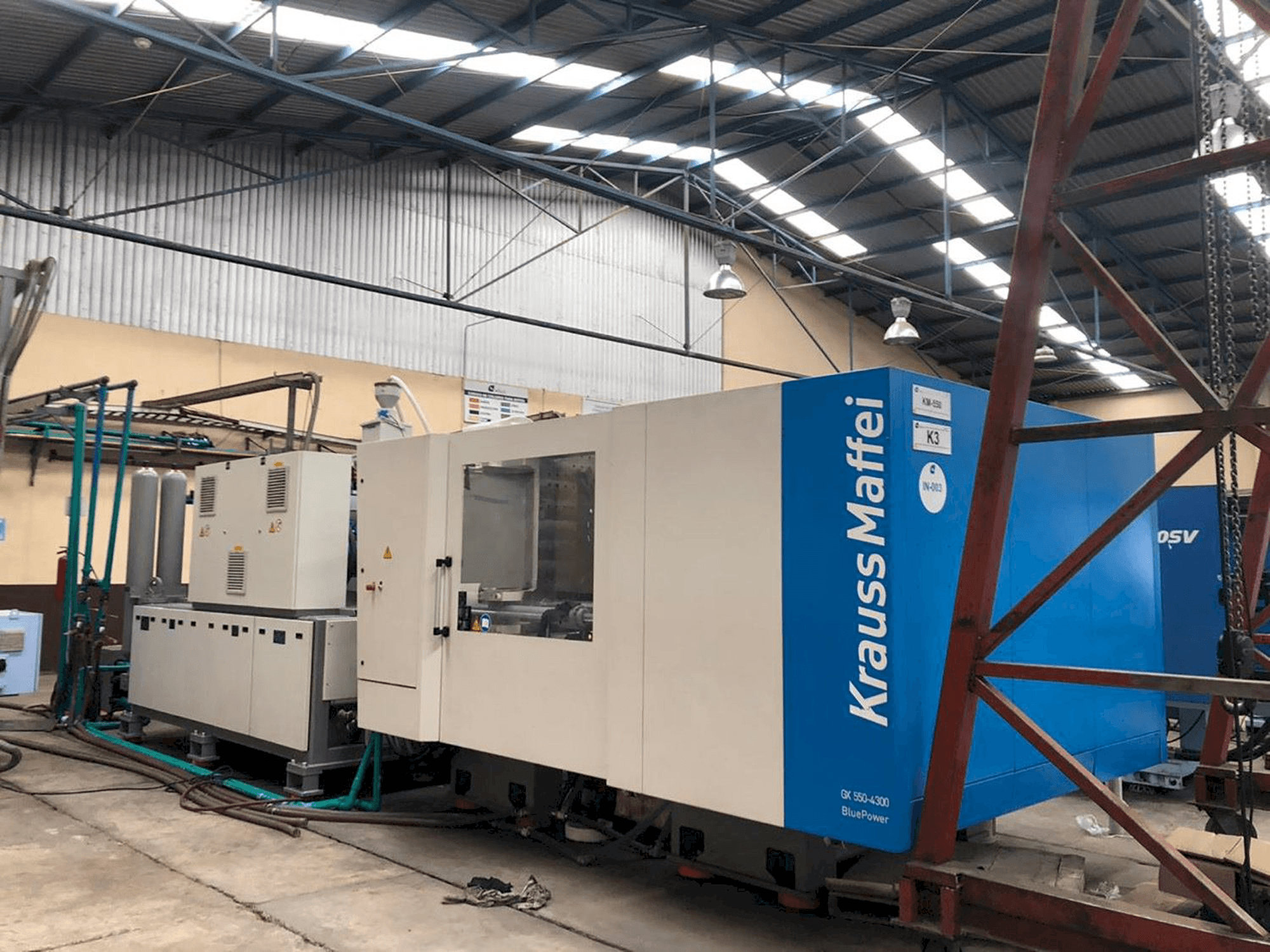 Koneen Krauss Maffei 550-4300 GX etunäkymä