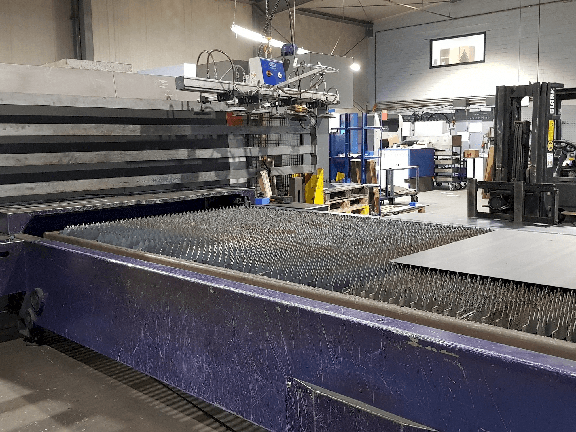 Koneen Bystronic Fiber 4000x2000 etunäkymä