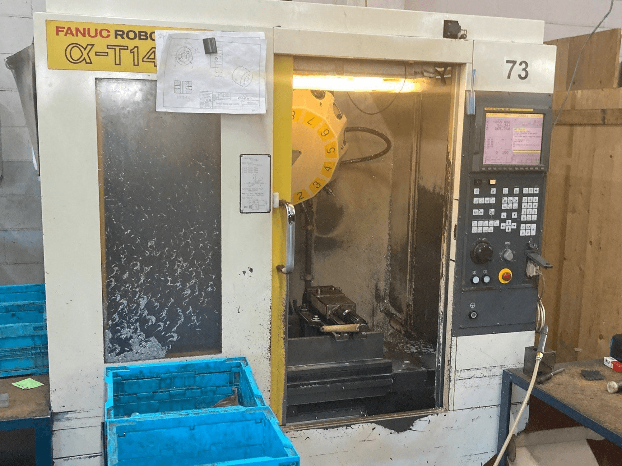 Koneen FANUC Robodrill alfa-T14iA etunäkymä