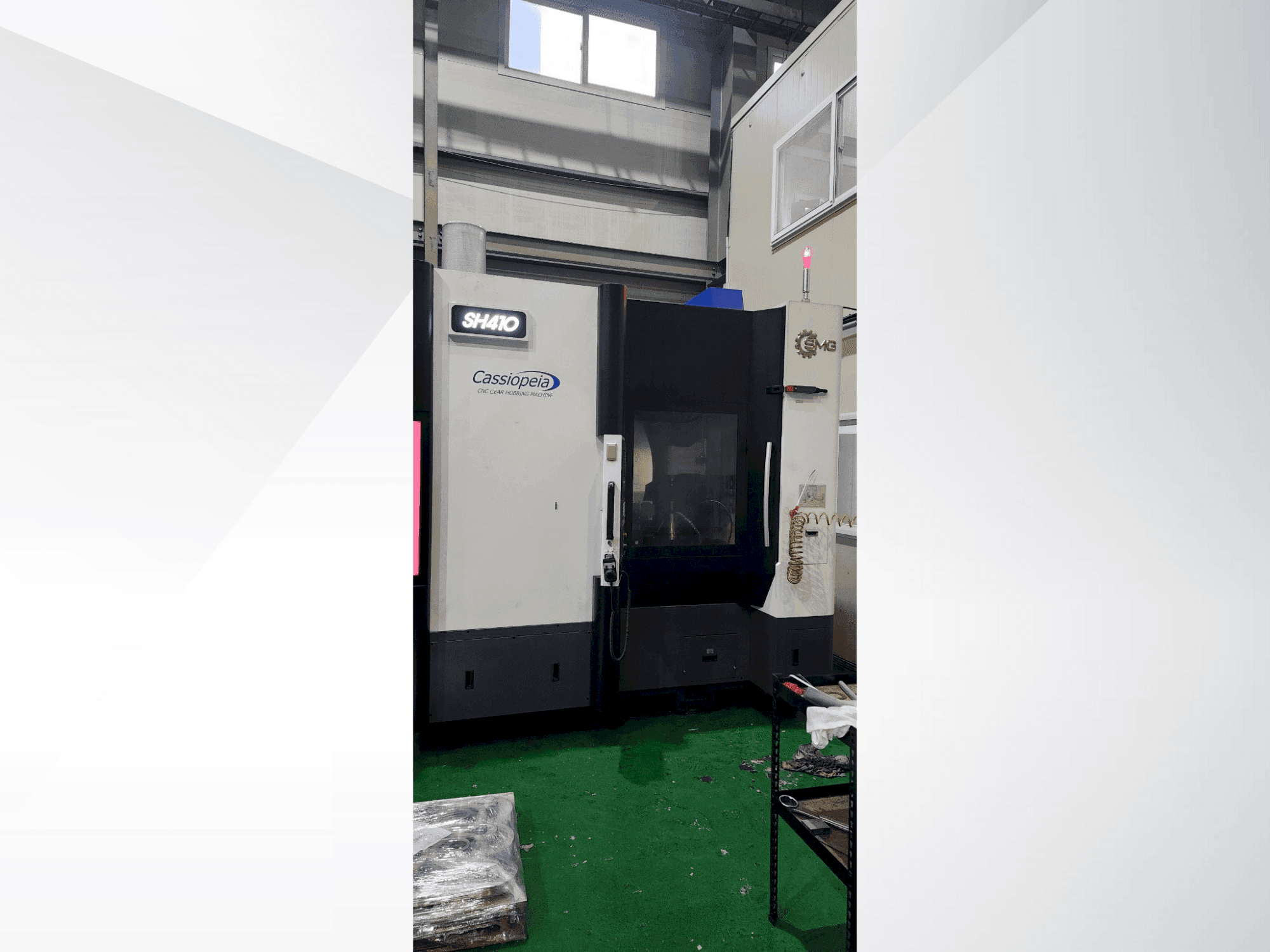 Koneen SMG SH410 etunäkymä