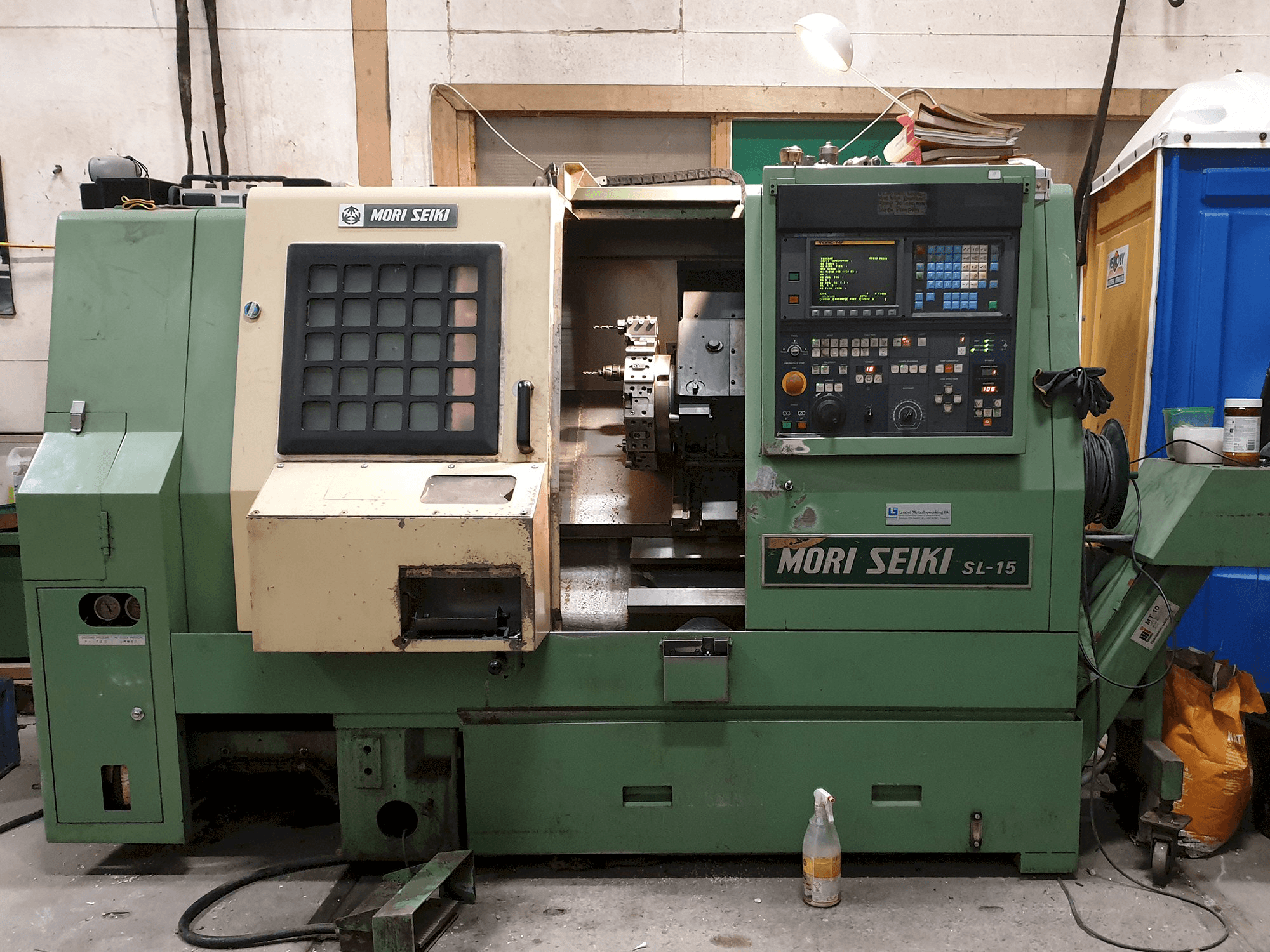 Koneen MORI SEIKI etunäkymä SL-15