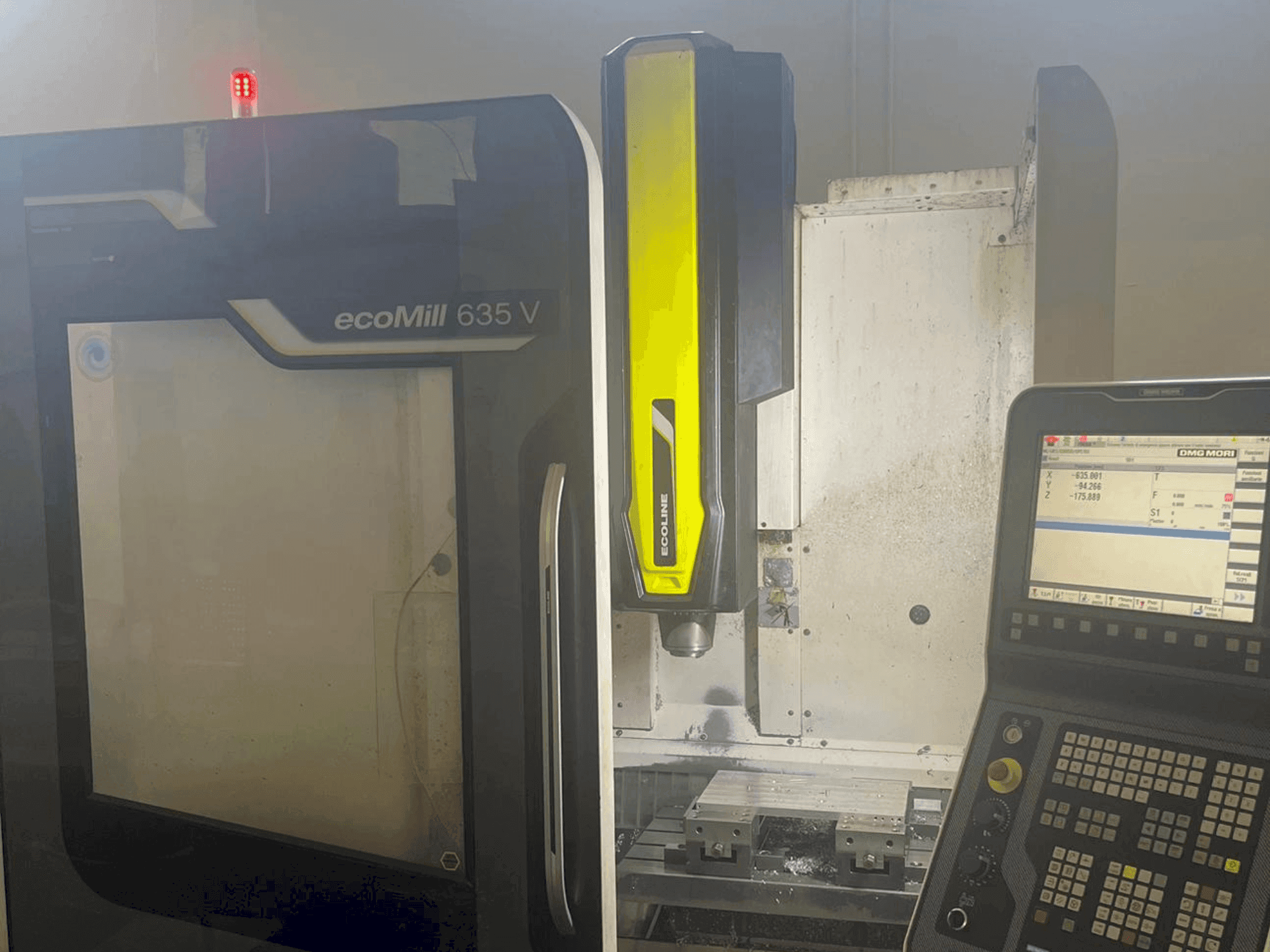 Koneen DMG MORI ecoMill 635V etunäkymä