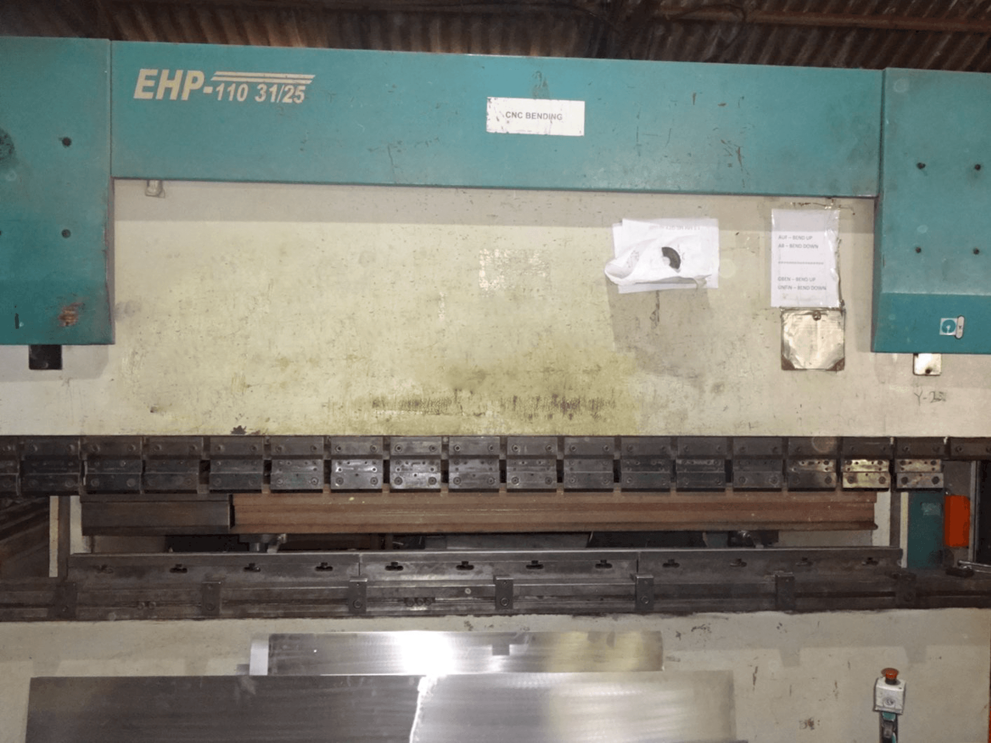 Koneen Hindustan Hydraulics EHP 110 etunäkymä