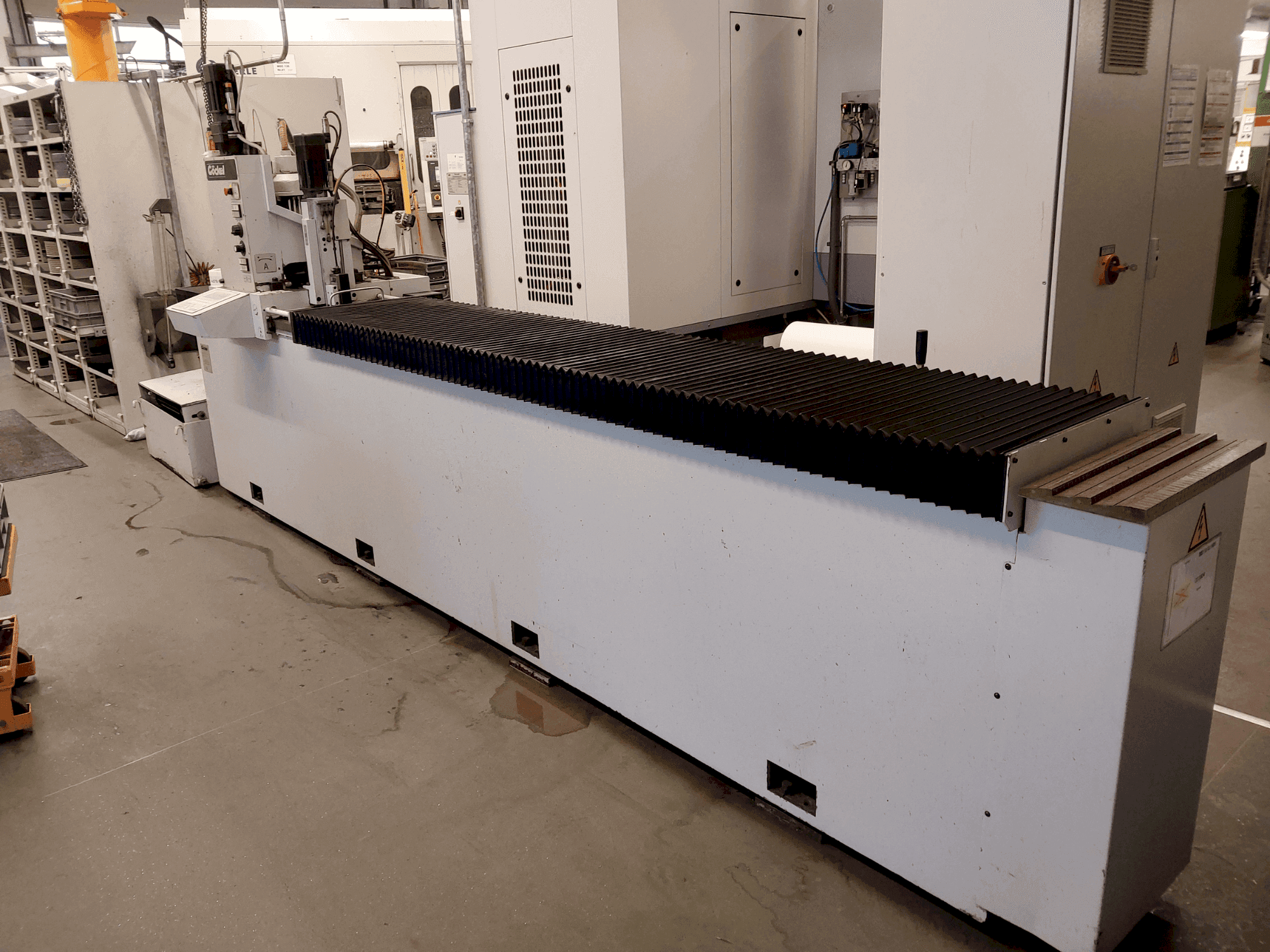 Koneen GÖCKEL G50 elTrob etunäkymä