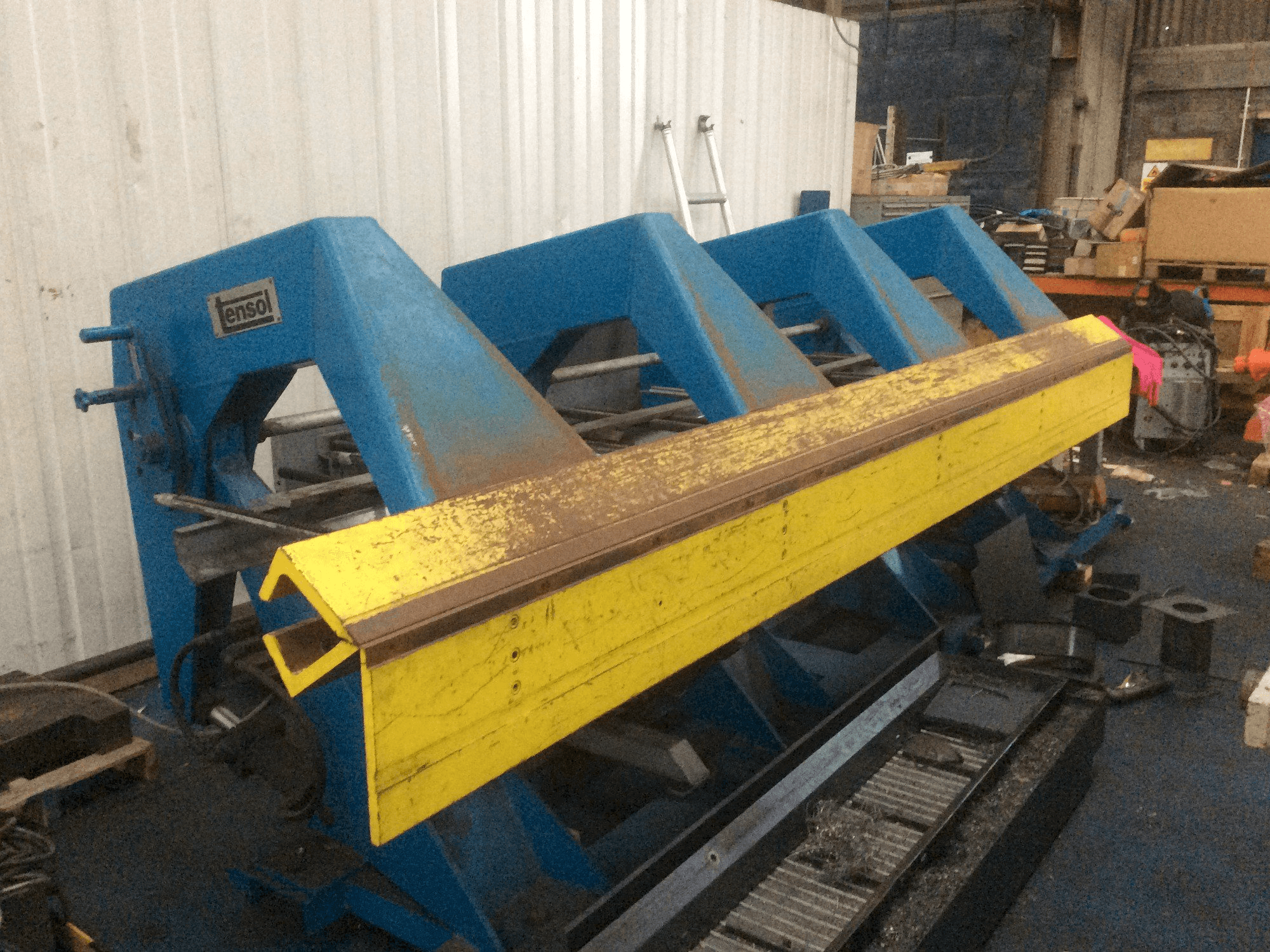 Koneen Tensol P200-4 etunäkymä