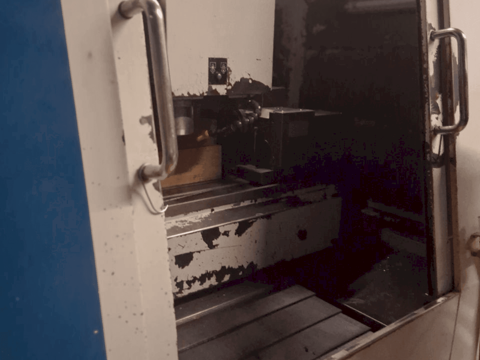 Koneen Hurco BMC 30HT/M etunäkymä