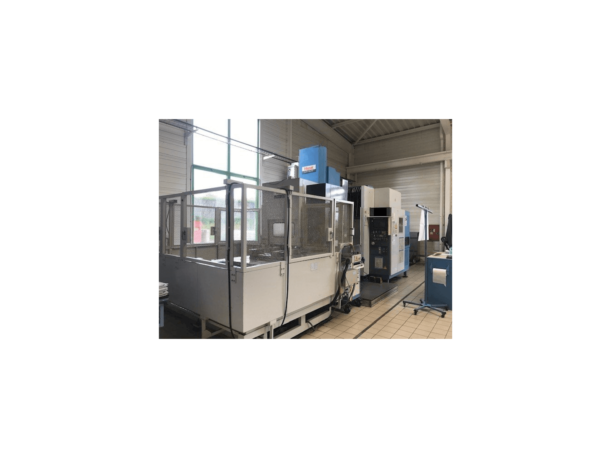 Koneen Mazak AJV 65 etunäkymä