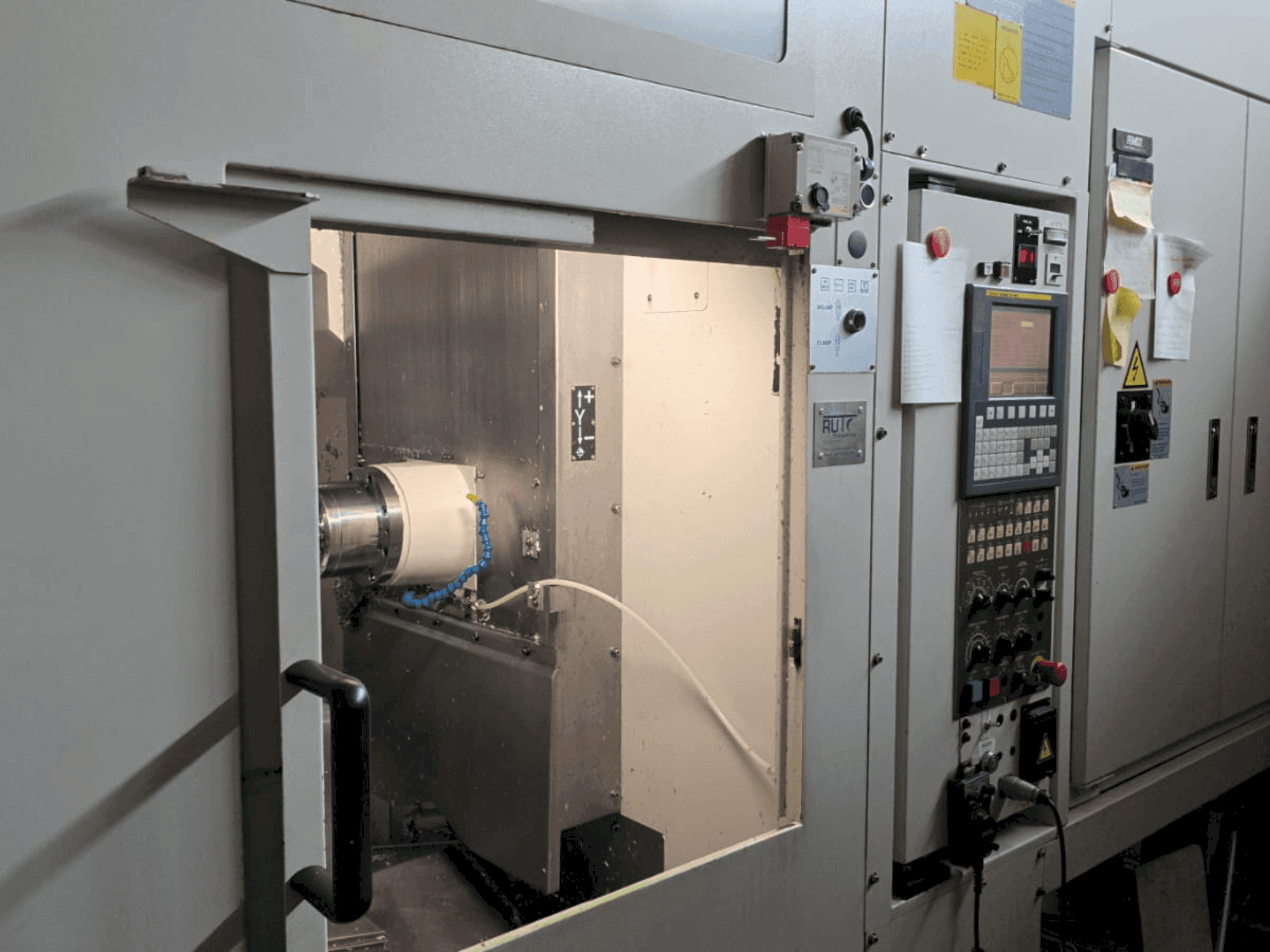 Koneen Tongtai TMH-400 etunäkymä