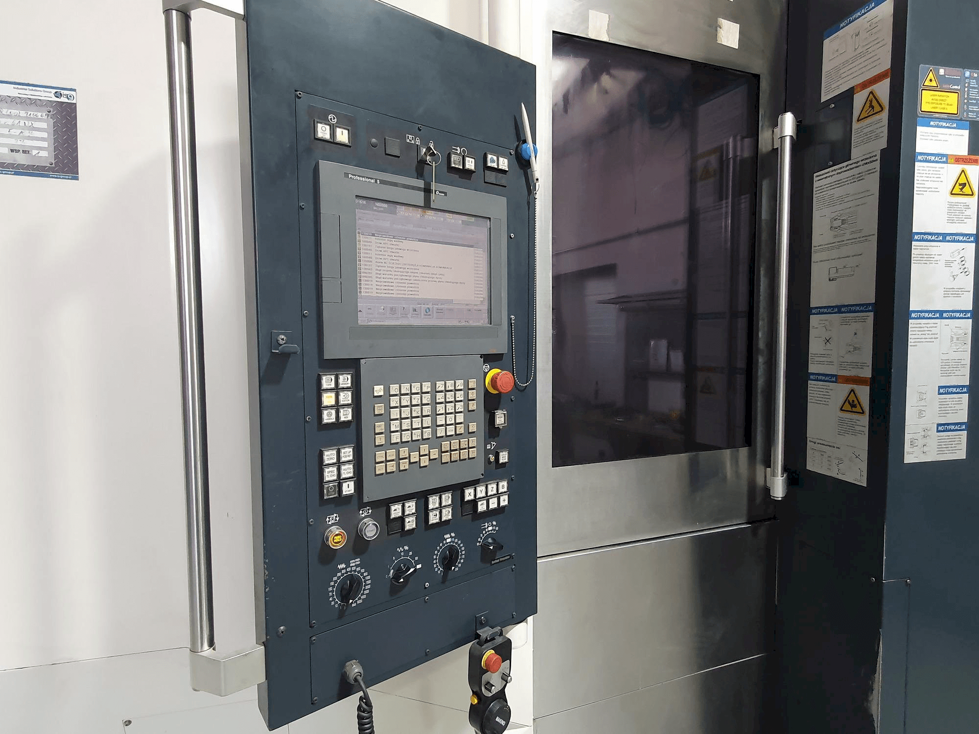 Koneen Makino a61nx etunäkymä