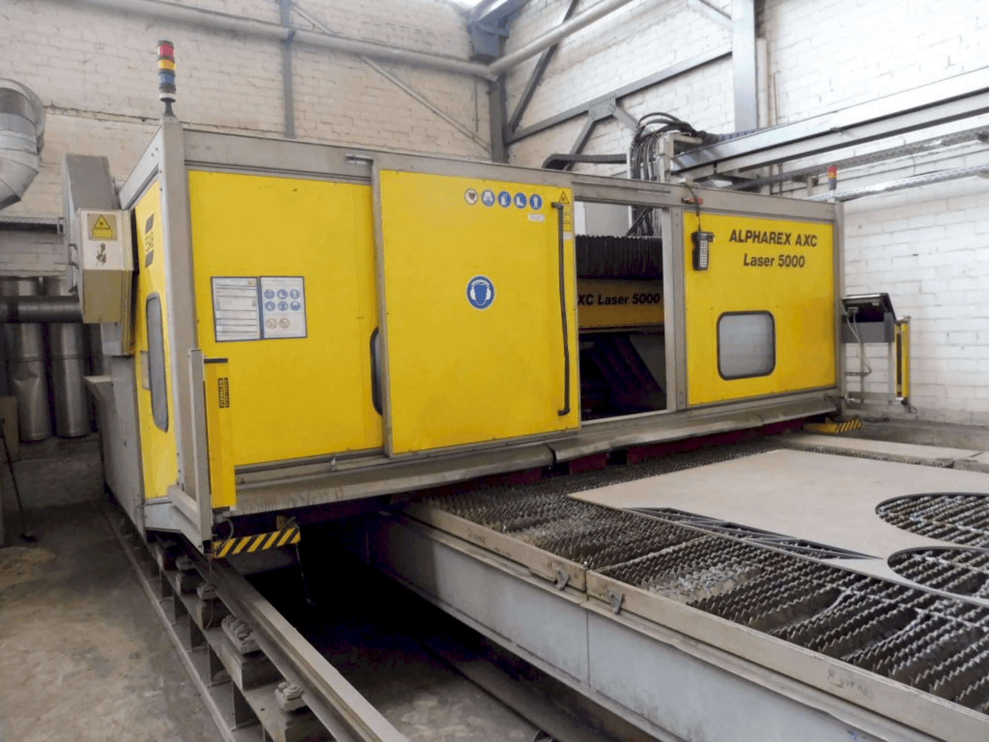 Koneen ALPHAREX AXC Laser 500 etunäkymä