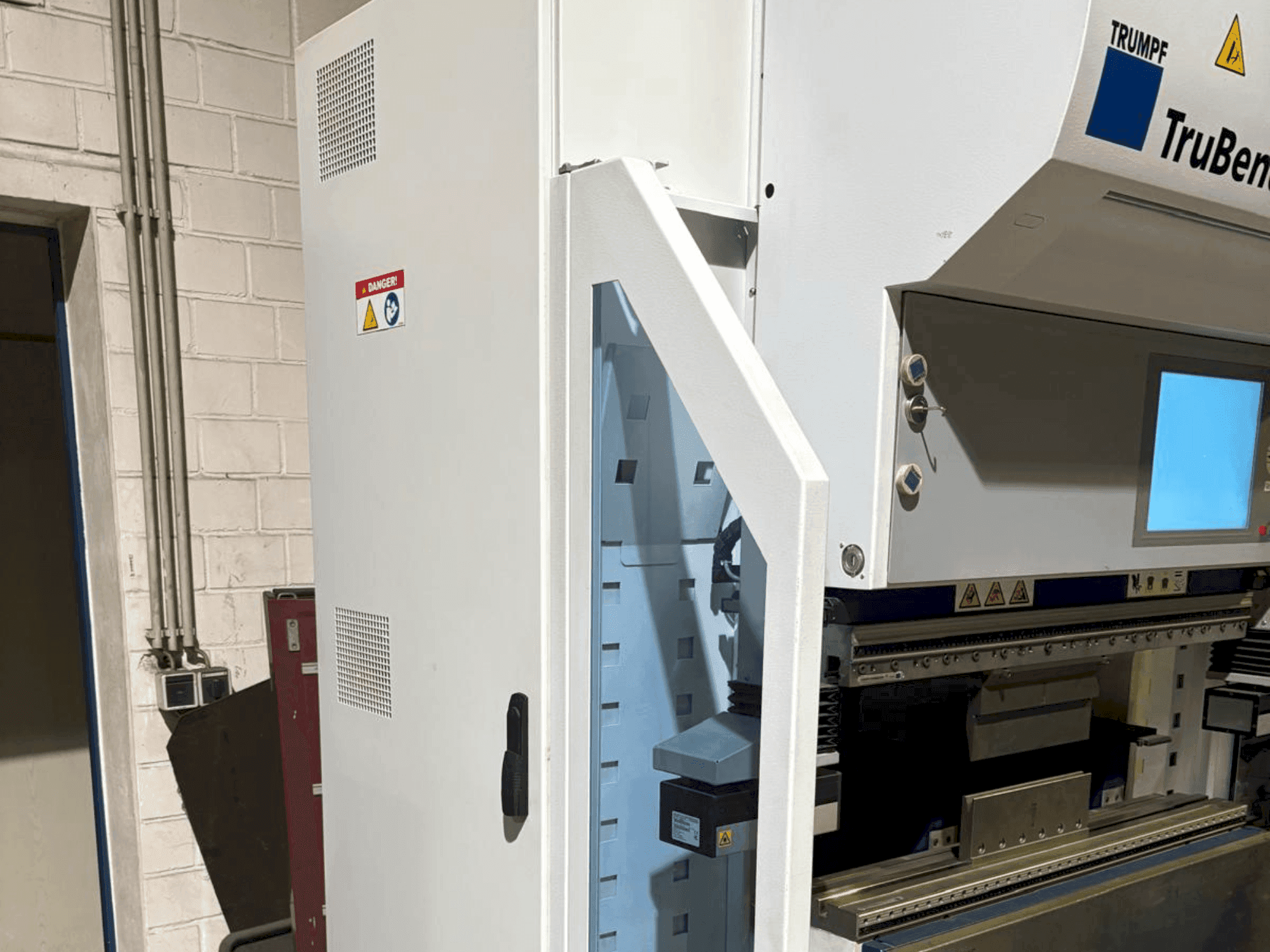 Koneen TRUMPF TruBend 7036 etunäkymä