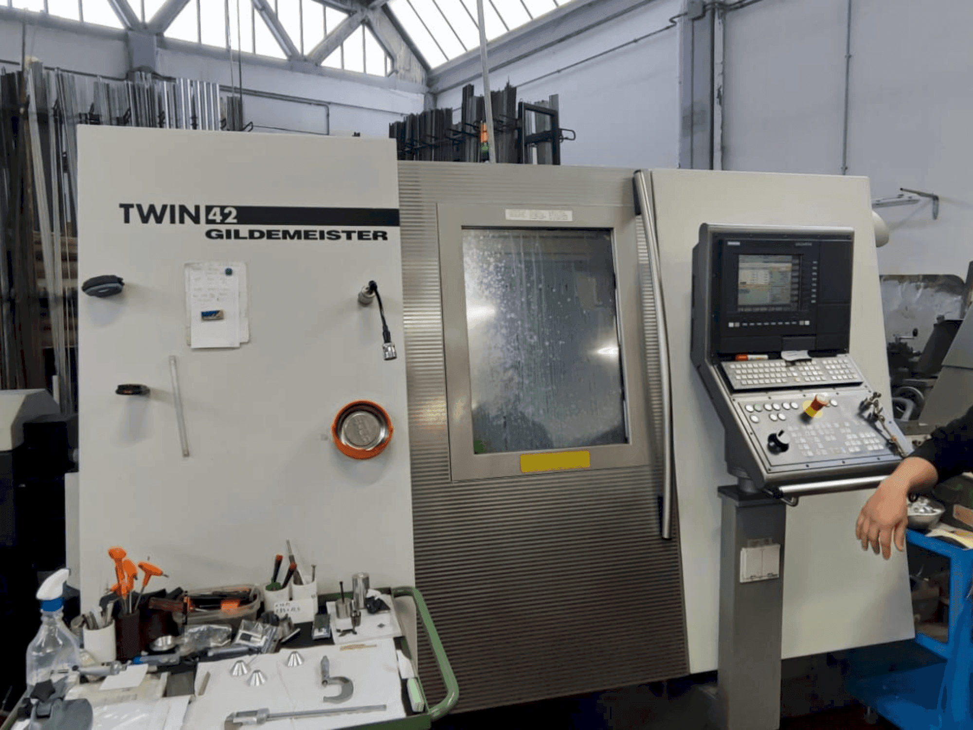 Koneen Gildemeister TWIN 42 etunäkymä