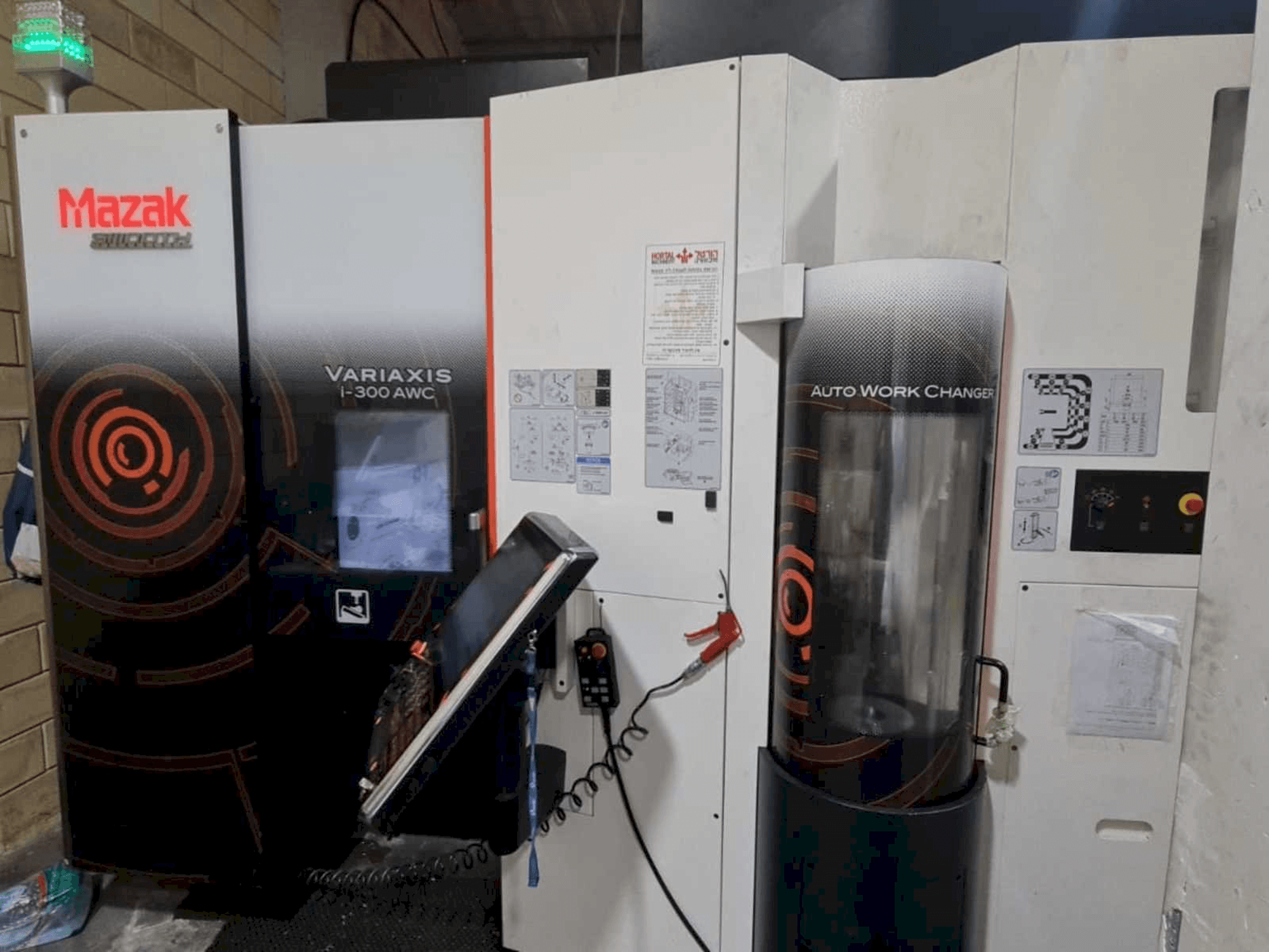 Koneen Mazak VARIAXIS I-300 AWC etunäkymä