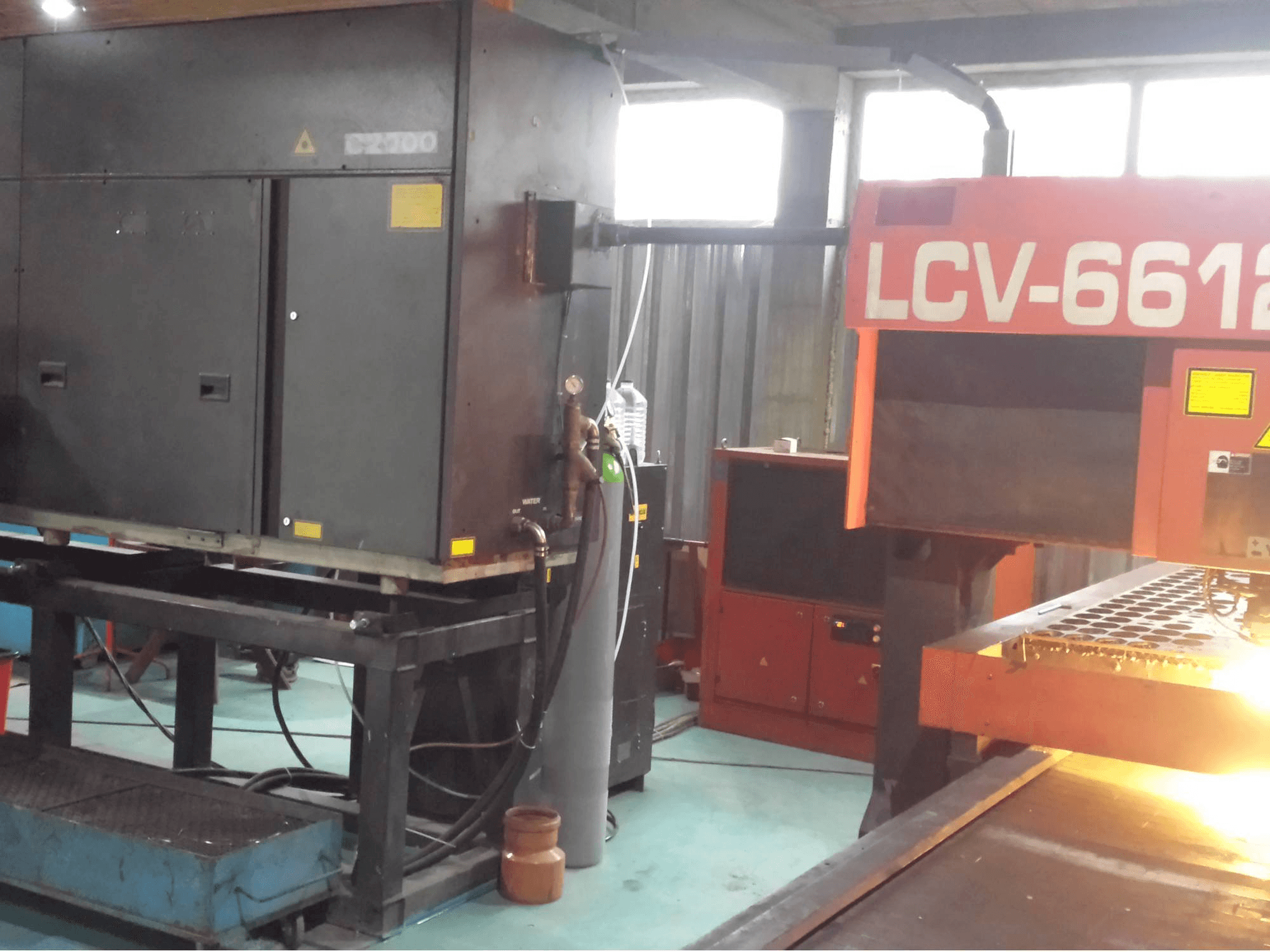 Koneen AMADA LCV 6612 II etunäkymä
