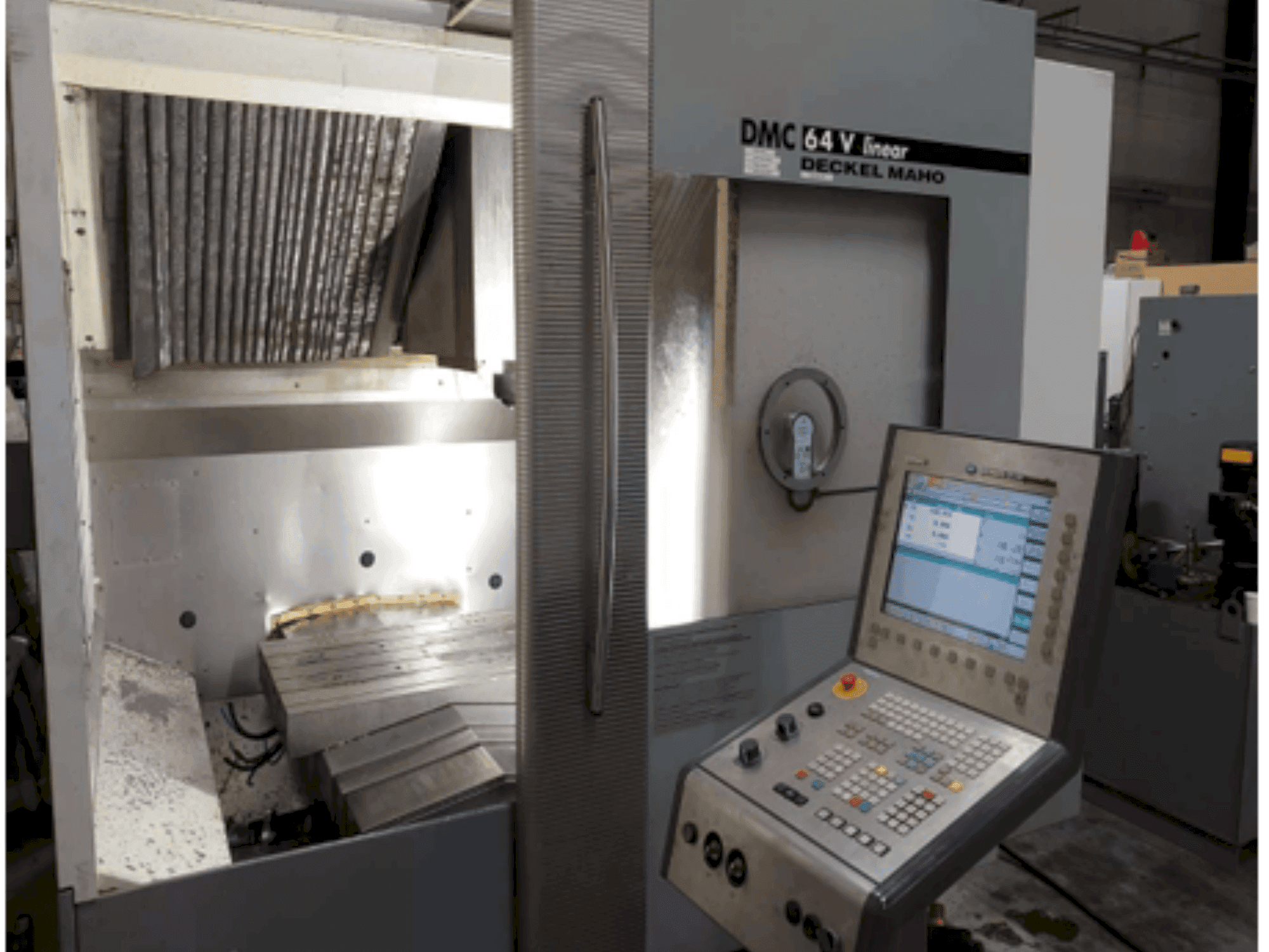 Koneen DMG DECKEL MAHO DMC 64V linear etunäkymä