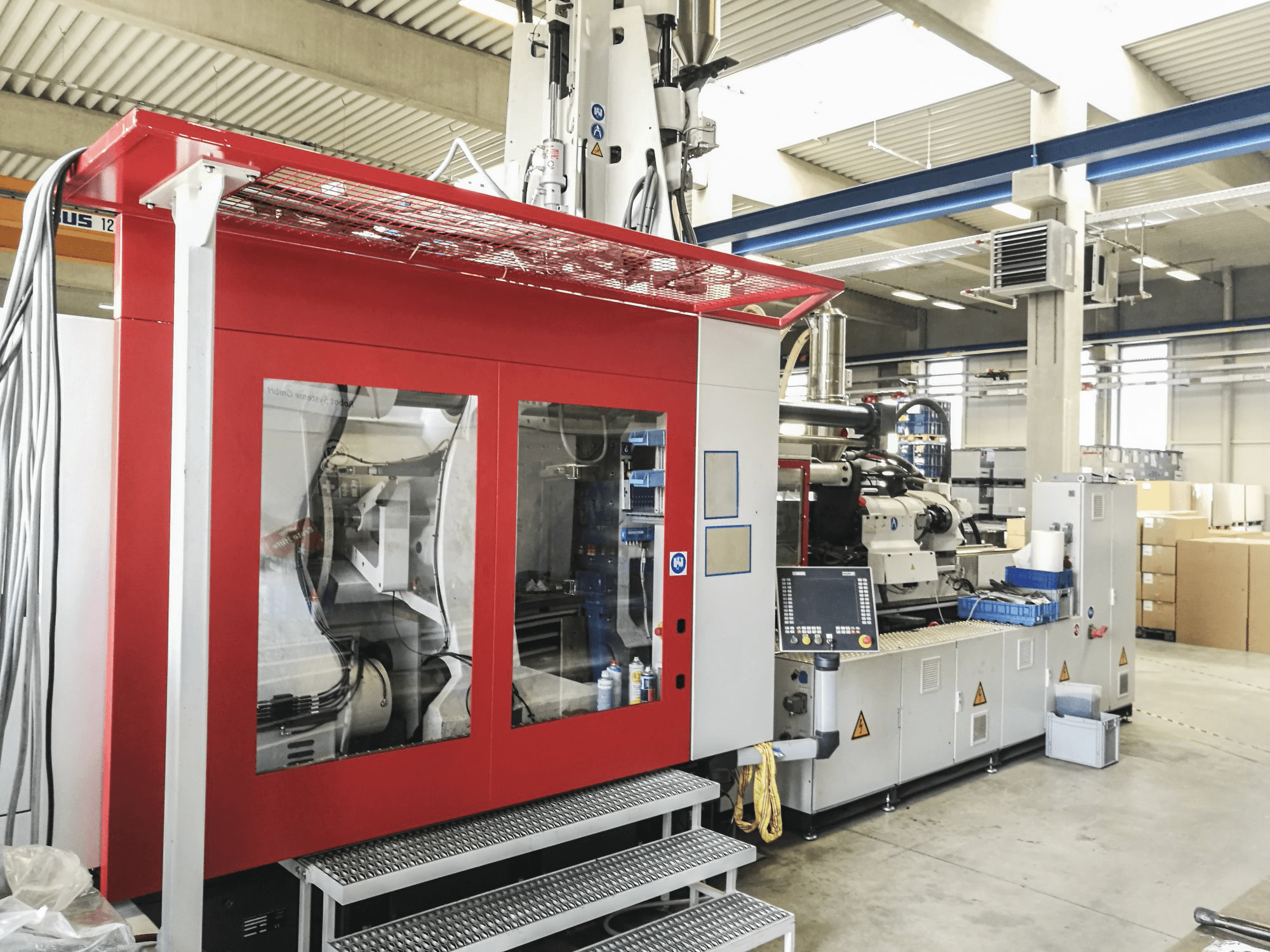 Koneen FERROMATIK MILACRON vasen näkymä MM 800-4880/MSW