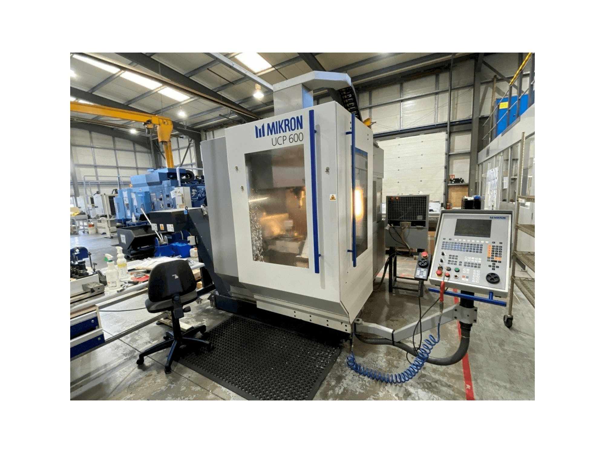 Koneen MIKRON UCP 600 etunäkymä