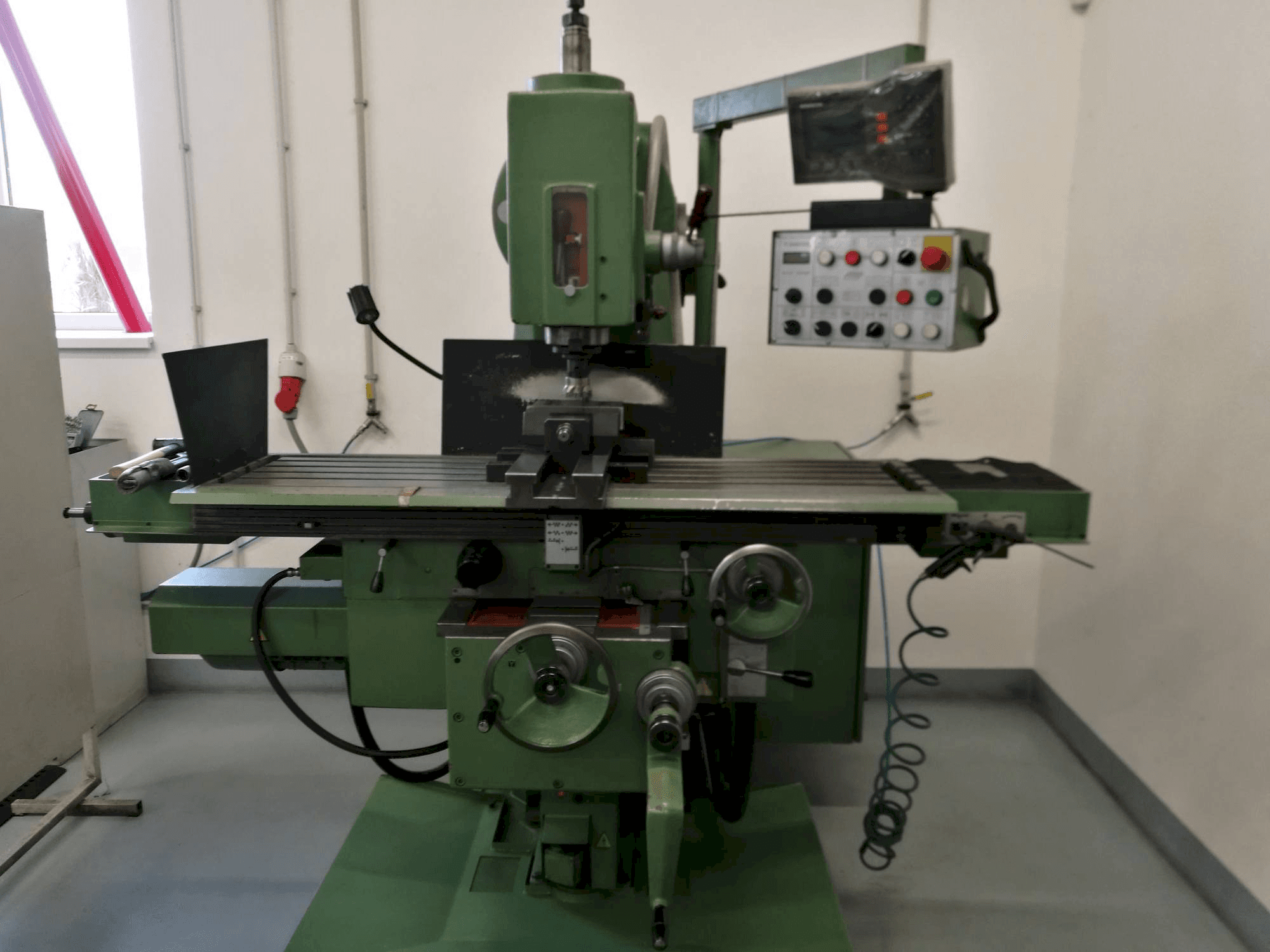 Koneen TOS FGV 32 etunäkymä