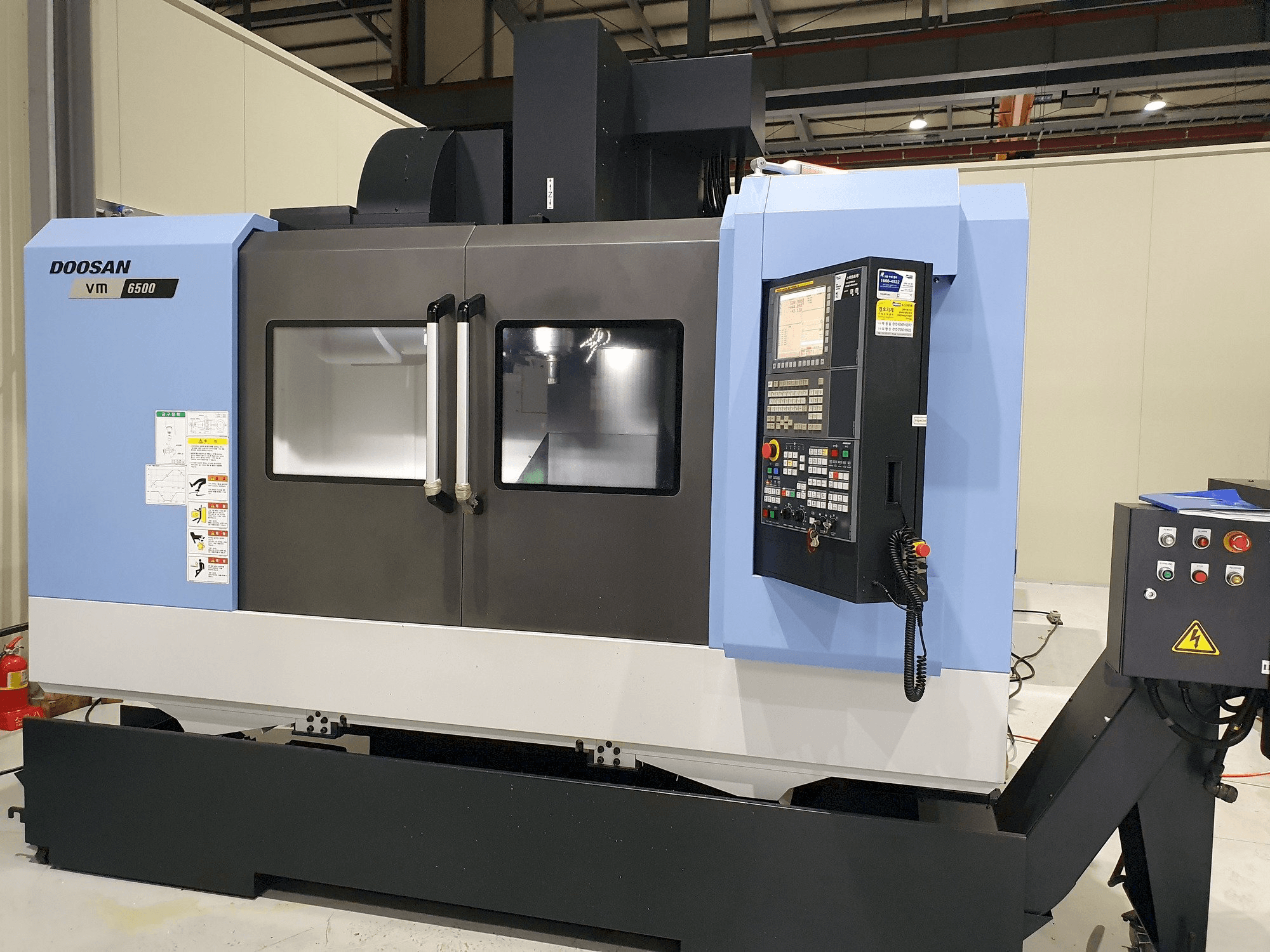 Koneen Doosan VM6500 etunäkymä