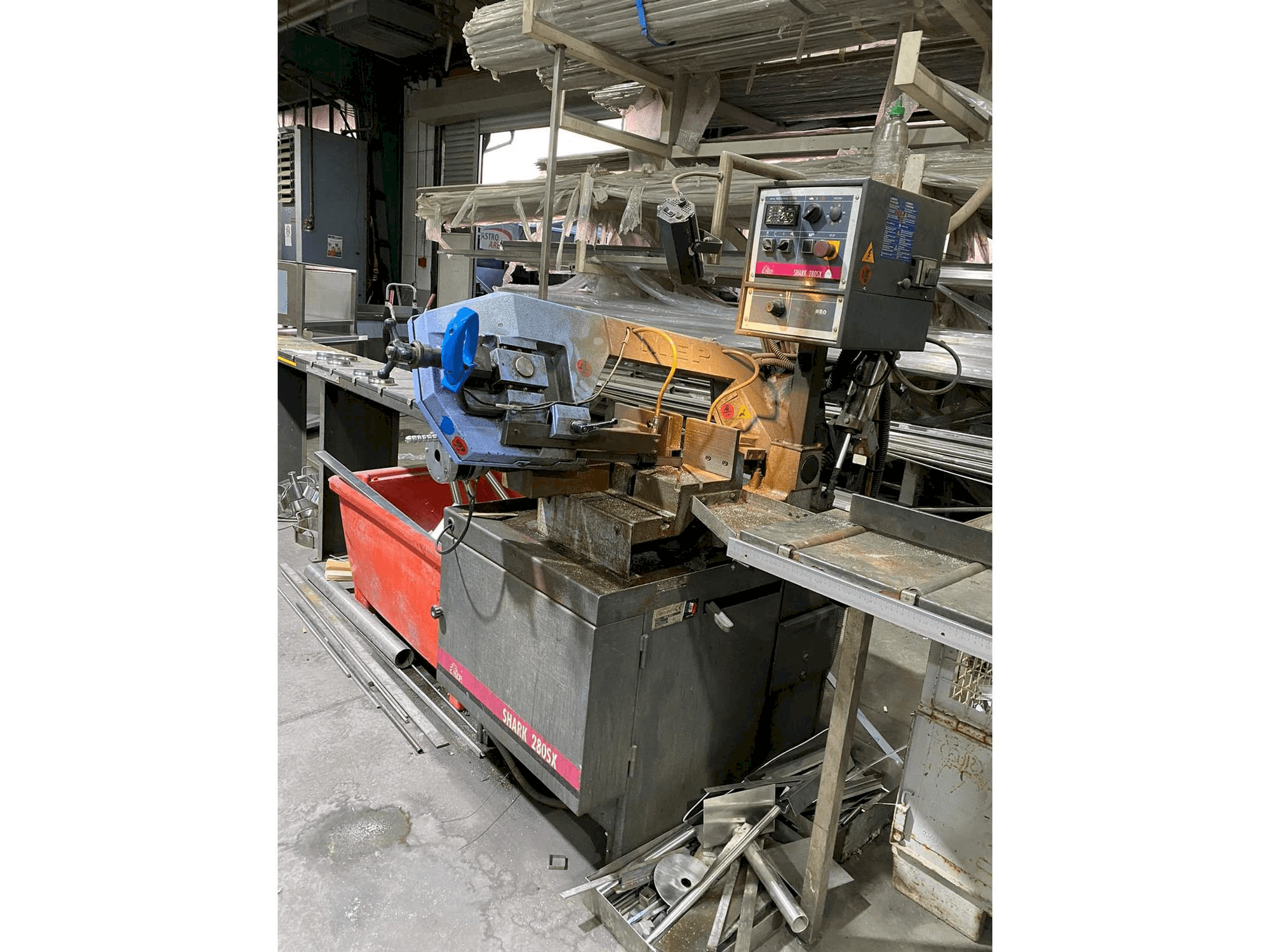 Koneen Nisshinbo MAP-750 etunäkymä