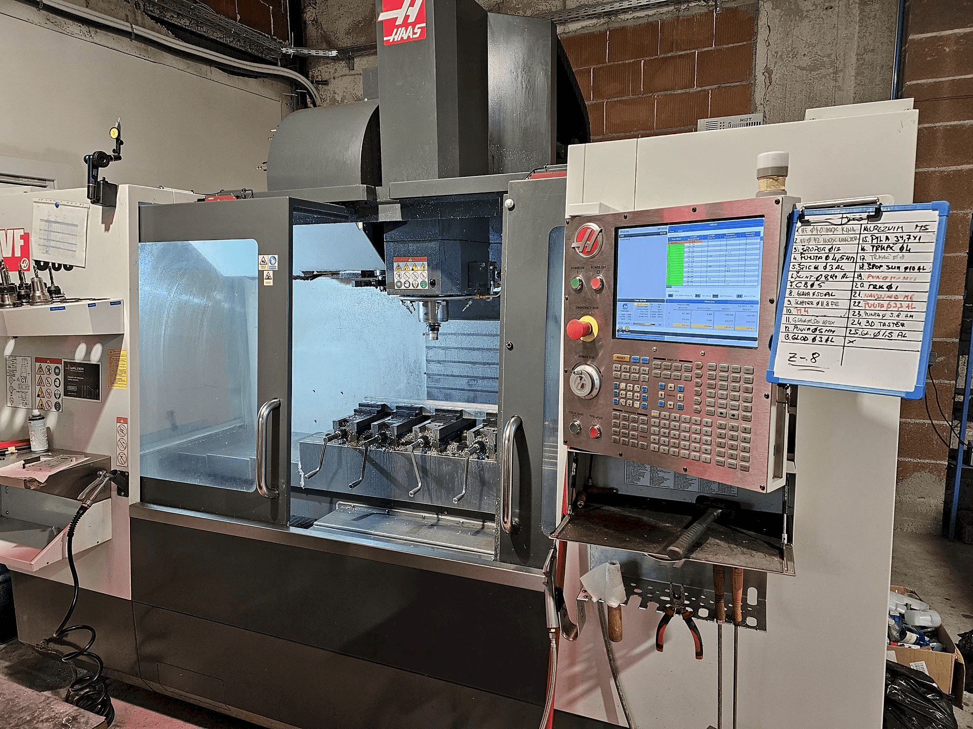 Koneen HAAS VS3SS etunäkymä