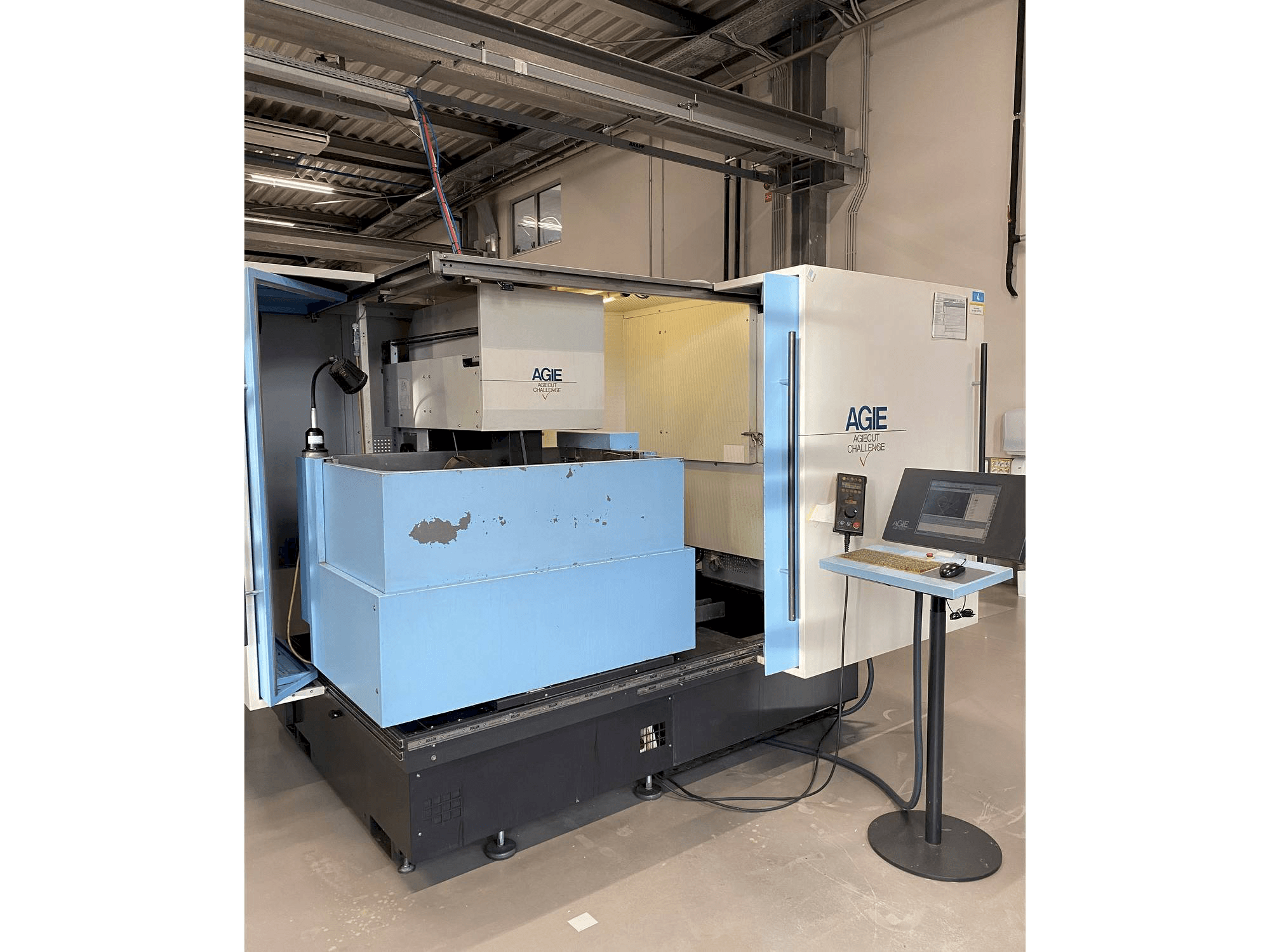 Koneen AGIE AGIECUT VERTEX 3 etunäkymä