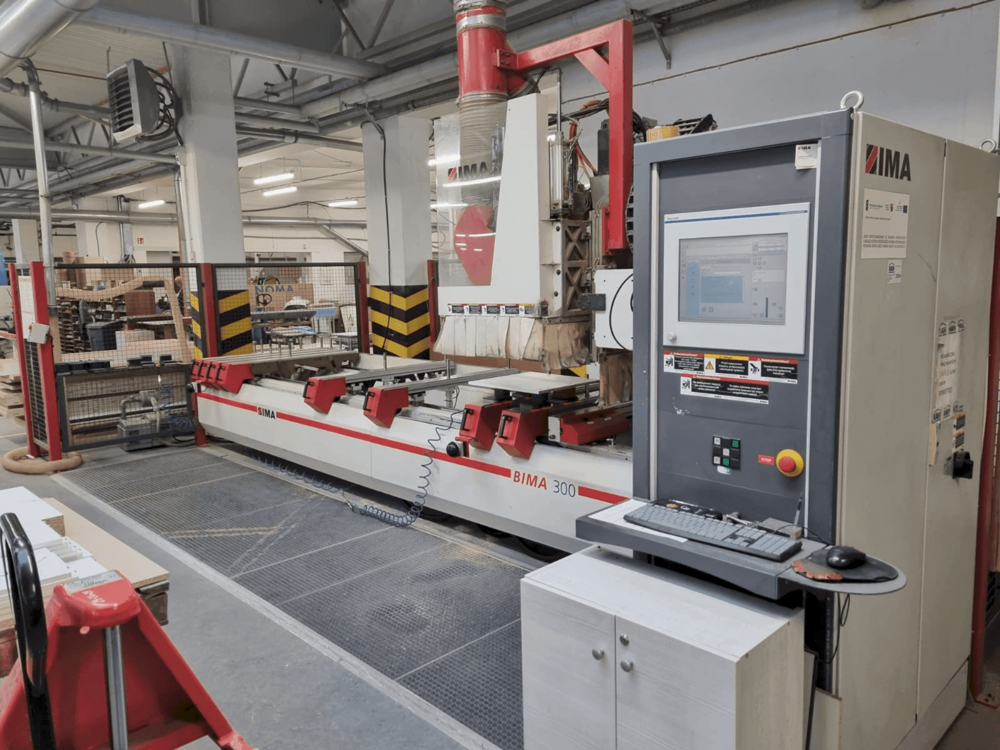 Koneen IMA BIMA 300 etunäkymä