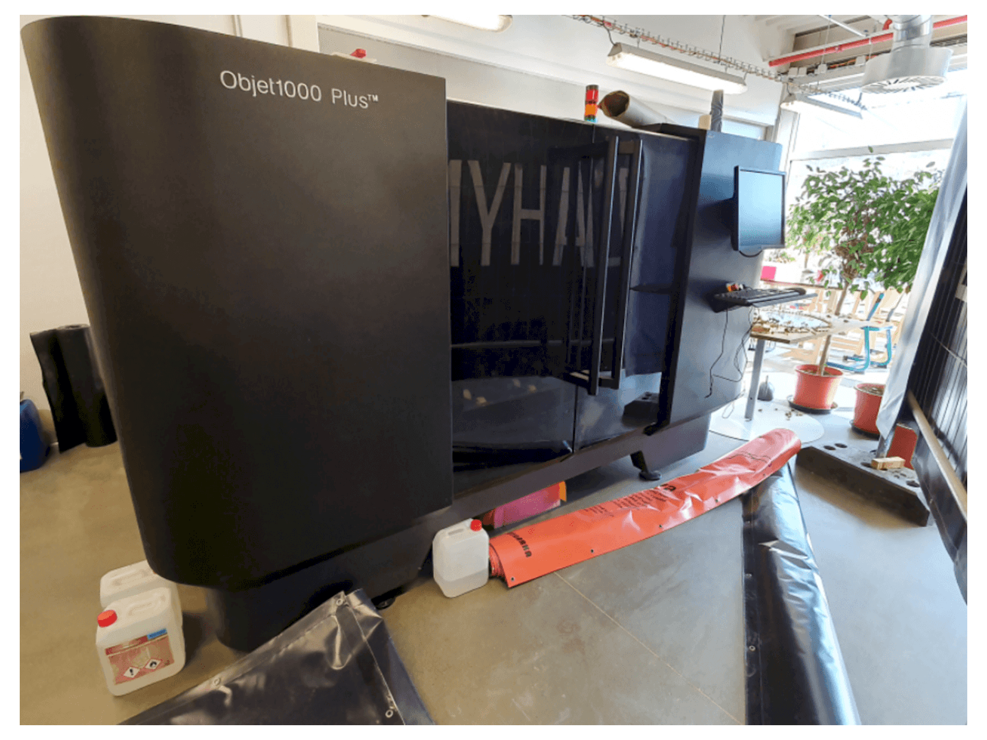 Koneen Stratasys Objet 1000 Plus etunäkymä