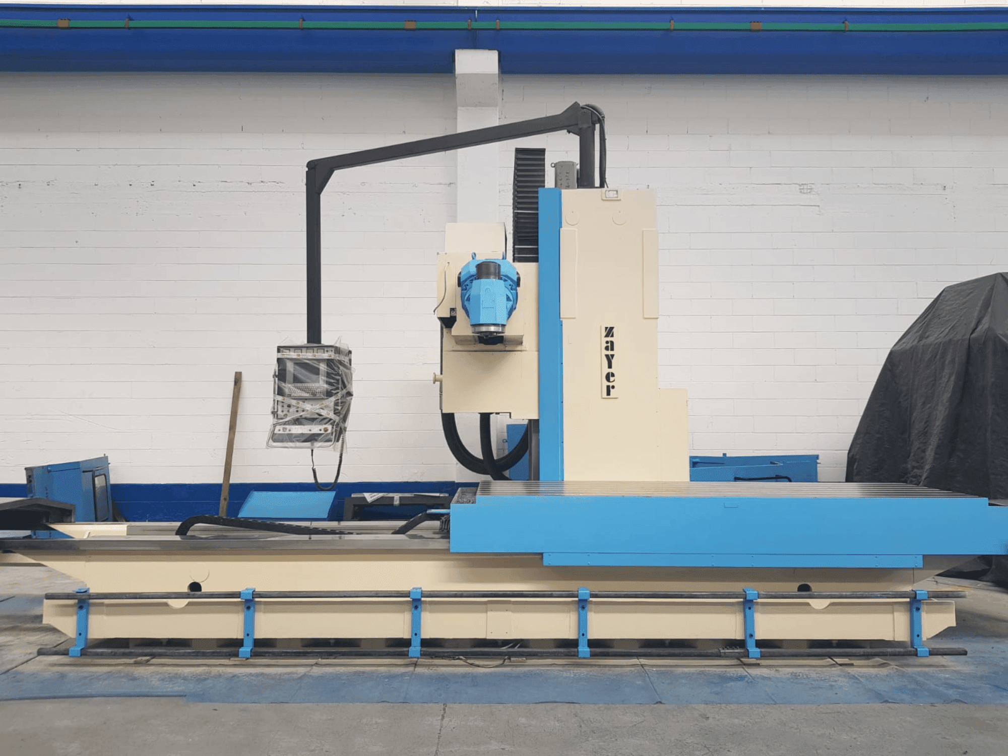 Koneen Zayer 30KF 3000 etunäkymä