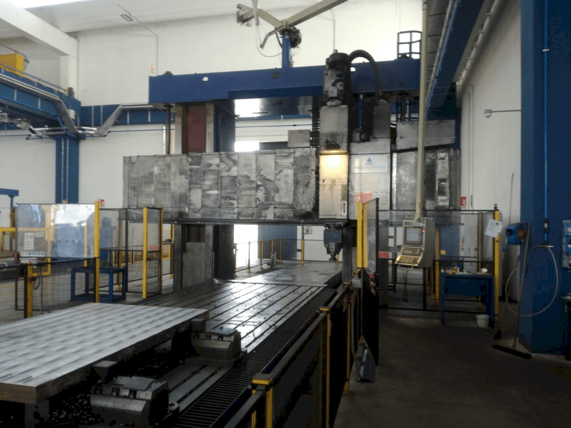 Koneen STANKO Fresa a Portale etunäkymä