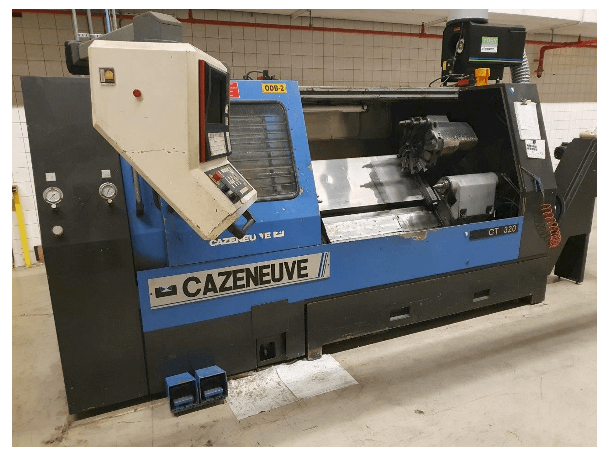 Koneen CAZENEUVE CT320 etunäkymä