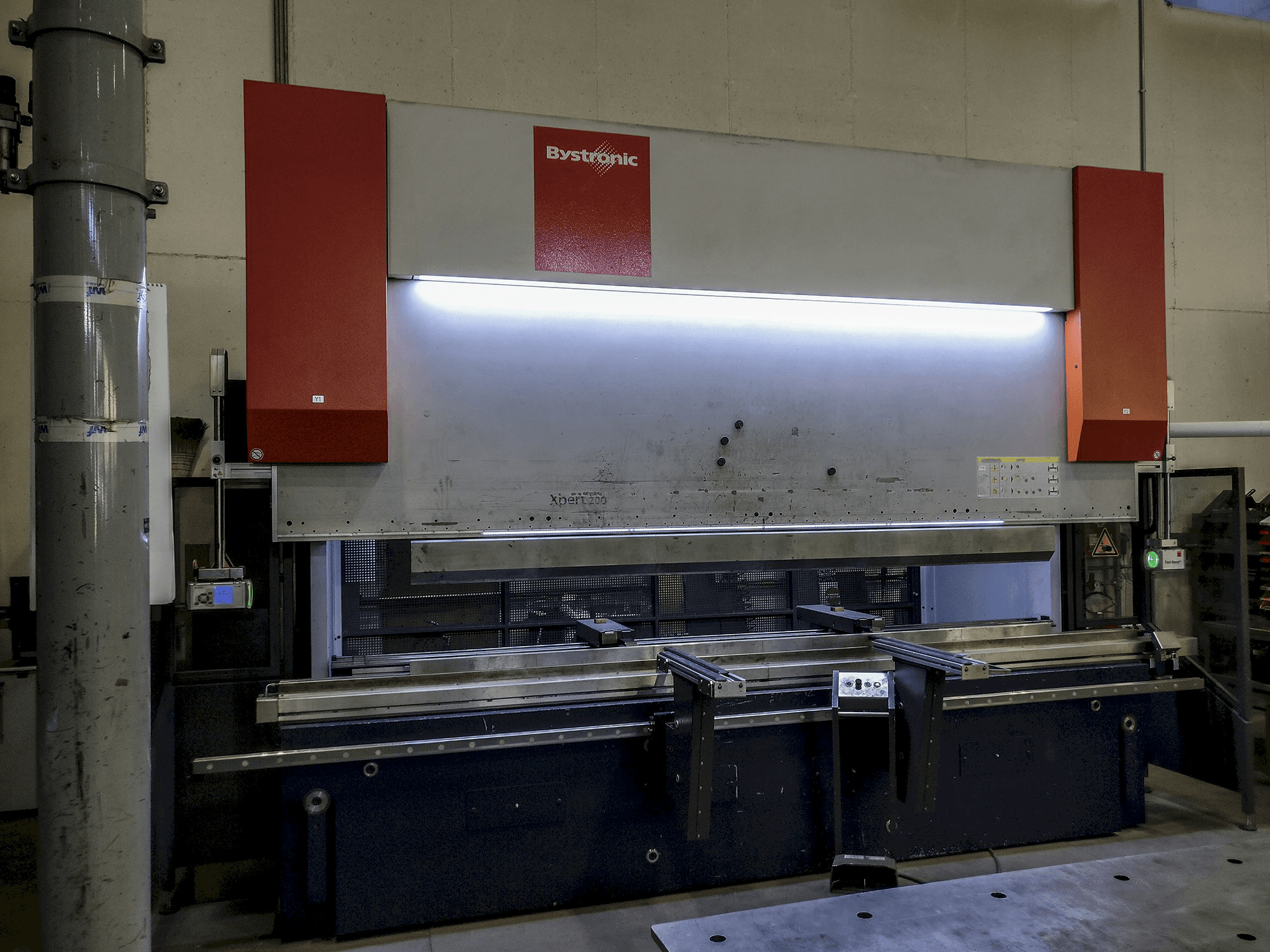 Koneen Bystronic etunäkymä Xpert 200x4100