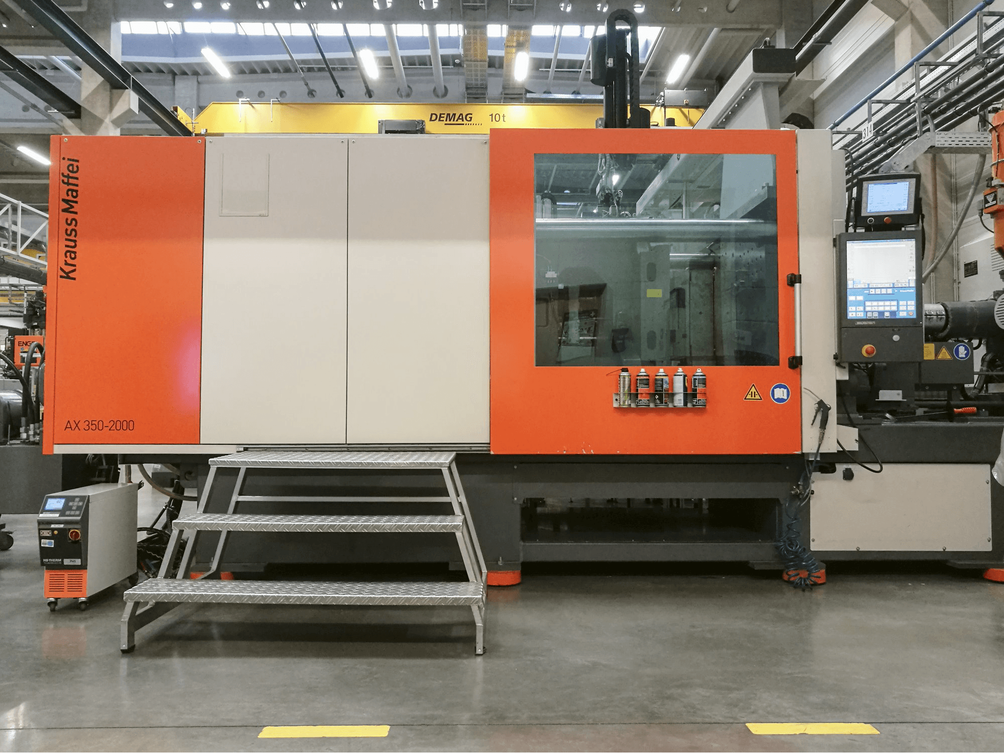 Koneen Krauss Maffei etunäkymä350-2000 AX