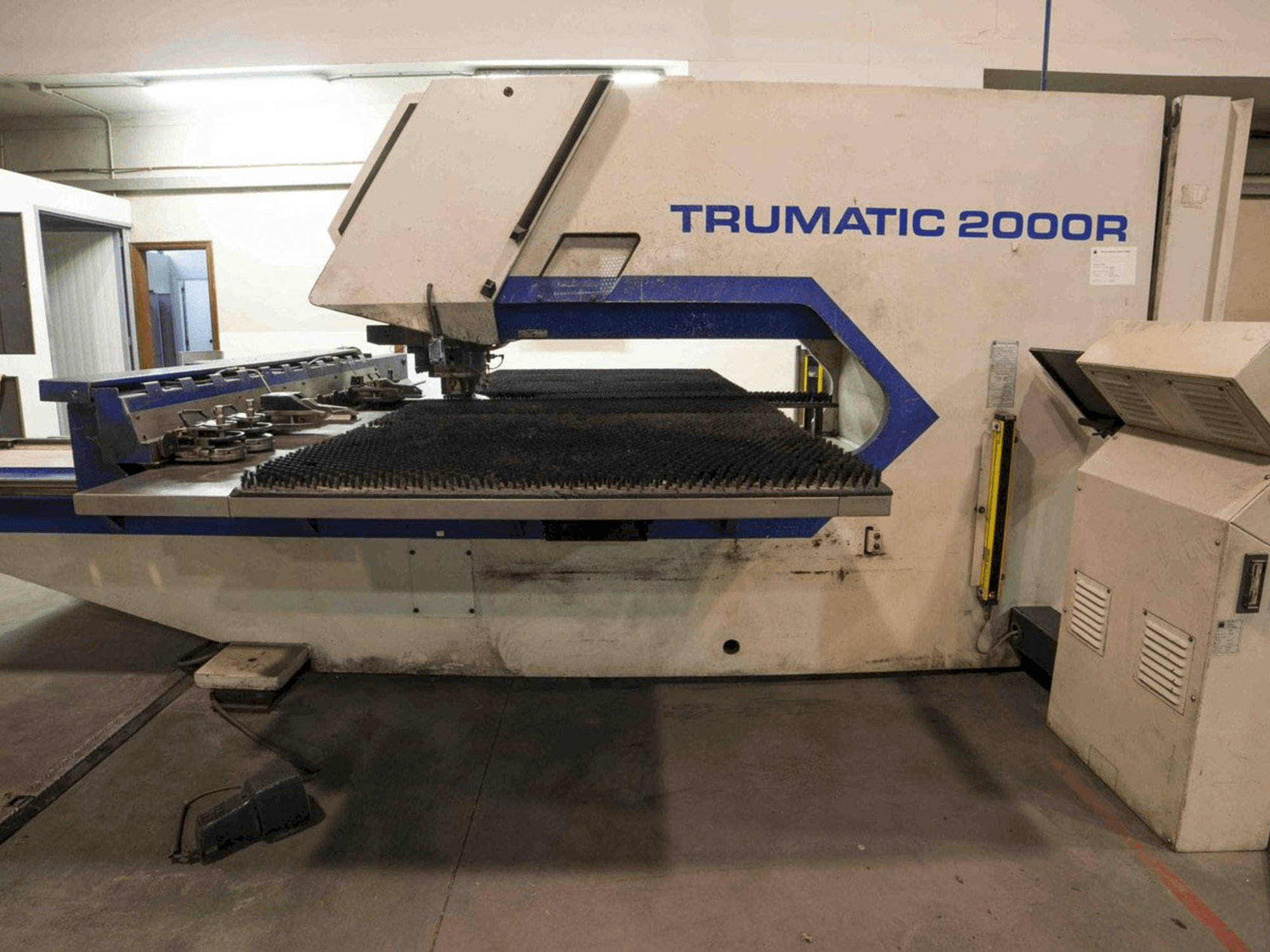 Koneen Trumpf Trumatic 2000R etunäkymä