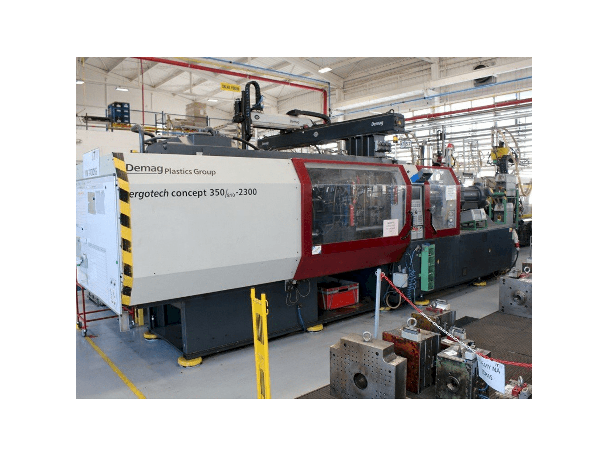 Koneen DEMAG Ergotech 350/810-2300 vasemman sivun näkymä