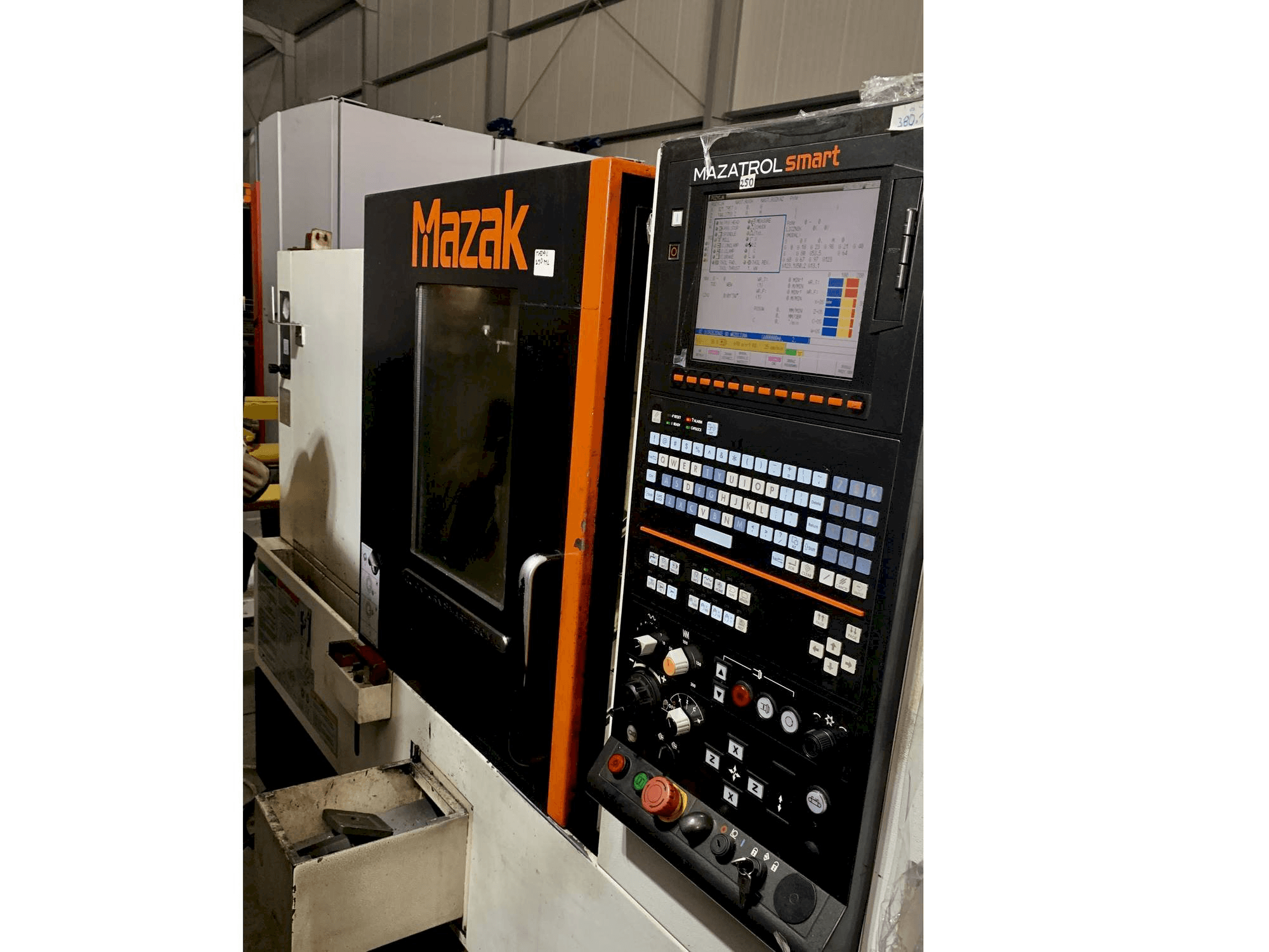 Koneen Mazak QUICK TURN SMART 250 M L etunäkymä