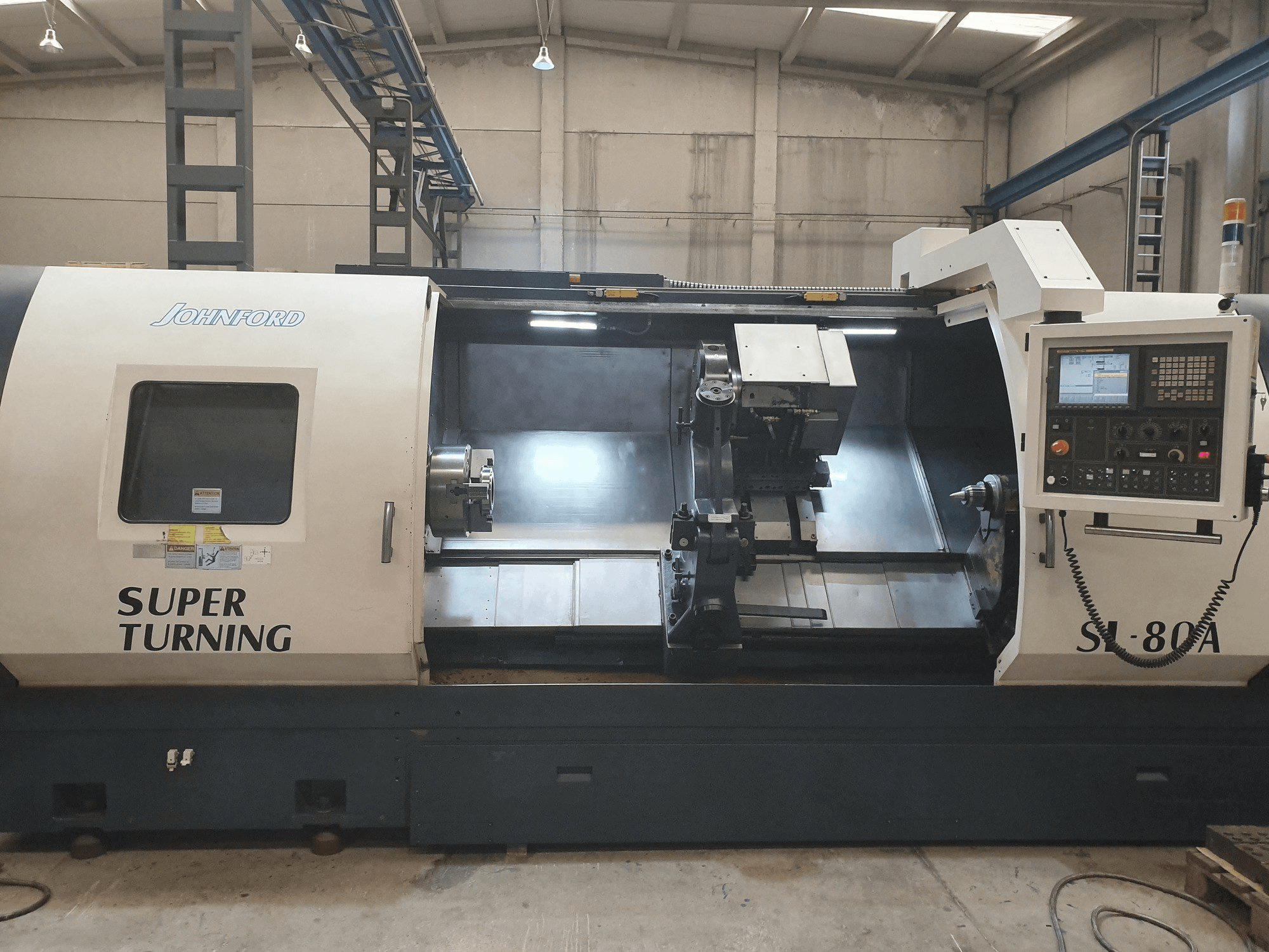 Koneen Johnford SL-80A etunäkymä