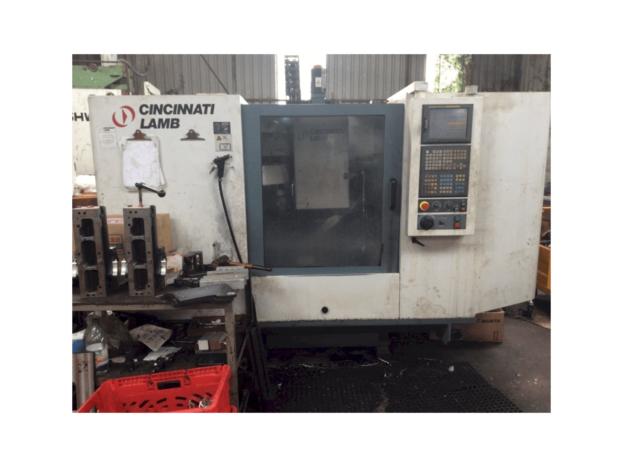 Koneen Cincinnati Lamb VCnC 760 etunäkymä